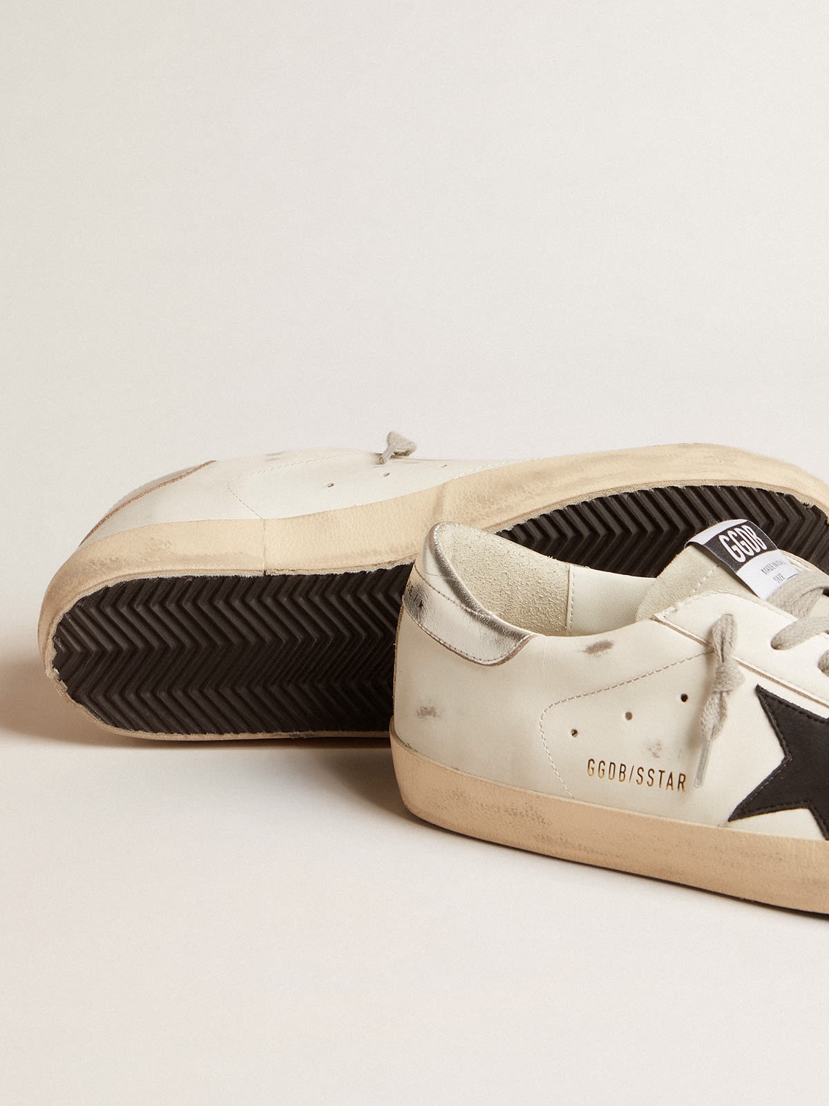 ★Golden ★ Superstar Silver Star Blacktap Sneakers Bla Golden Goose - Super-Star Silver & Black Low-Top Sneaker