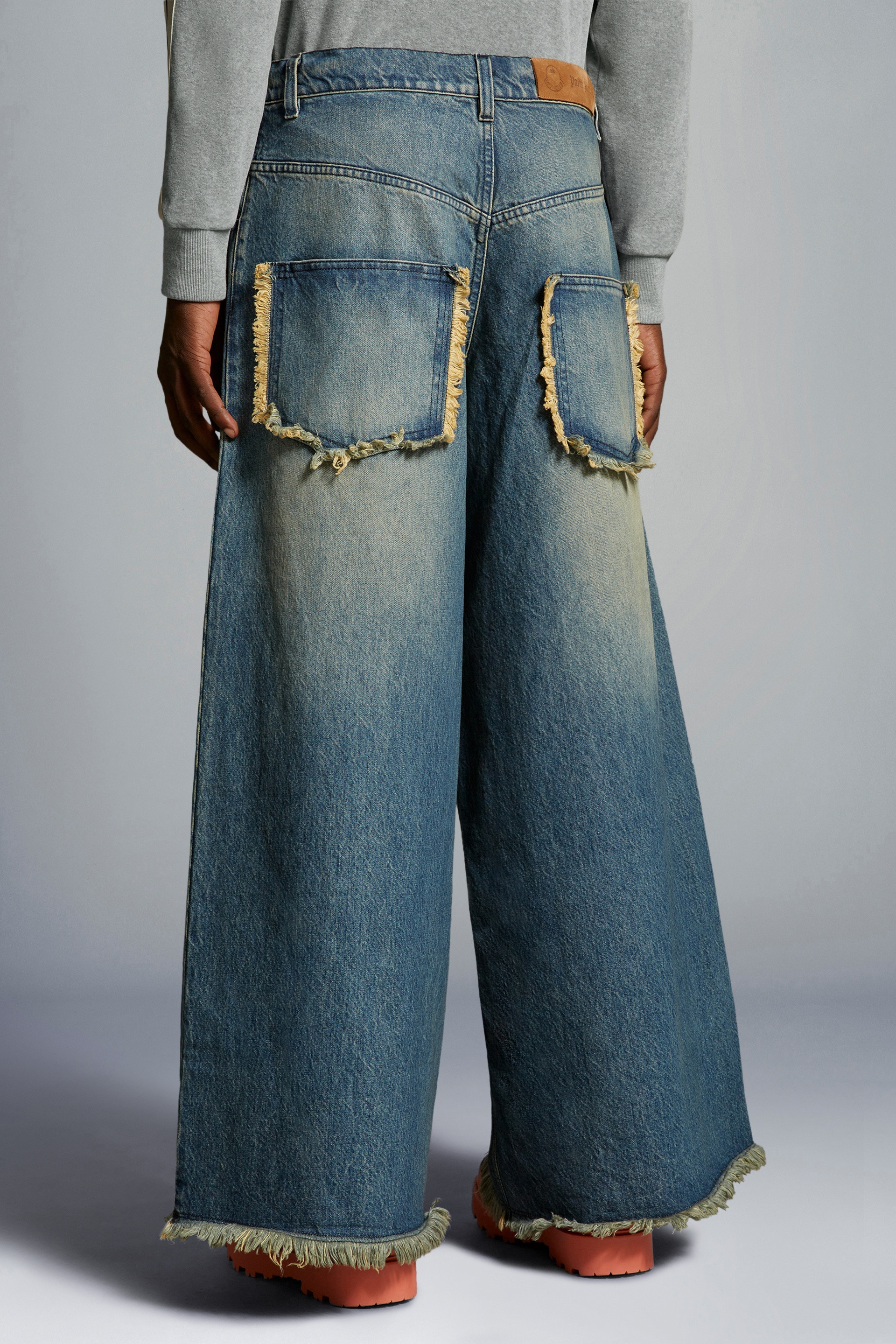 【送料&関税込】Moncler Wide-leg Jeans Moncler Wide Leg Jeans | REVERSIBLE