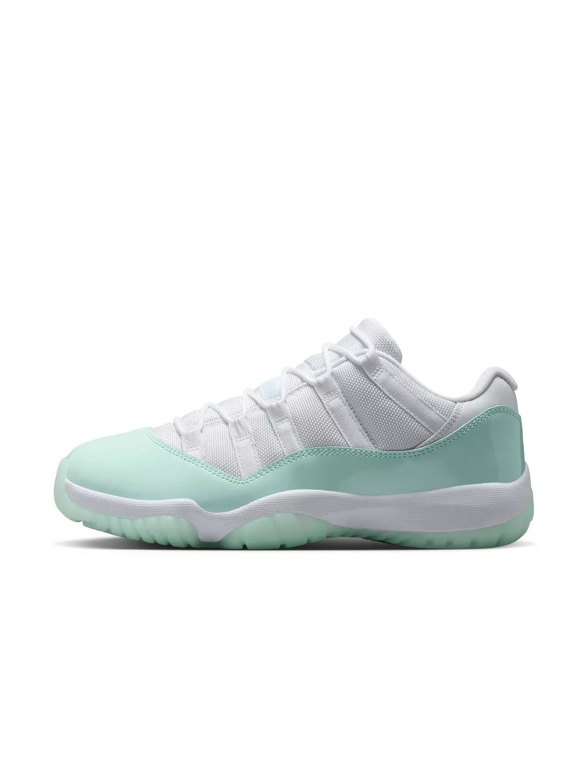 11 Retro Low âIglooâ Women's Shoe - 6