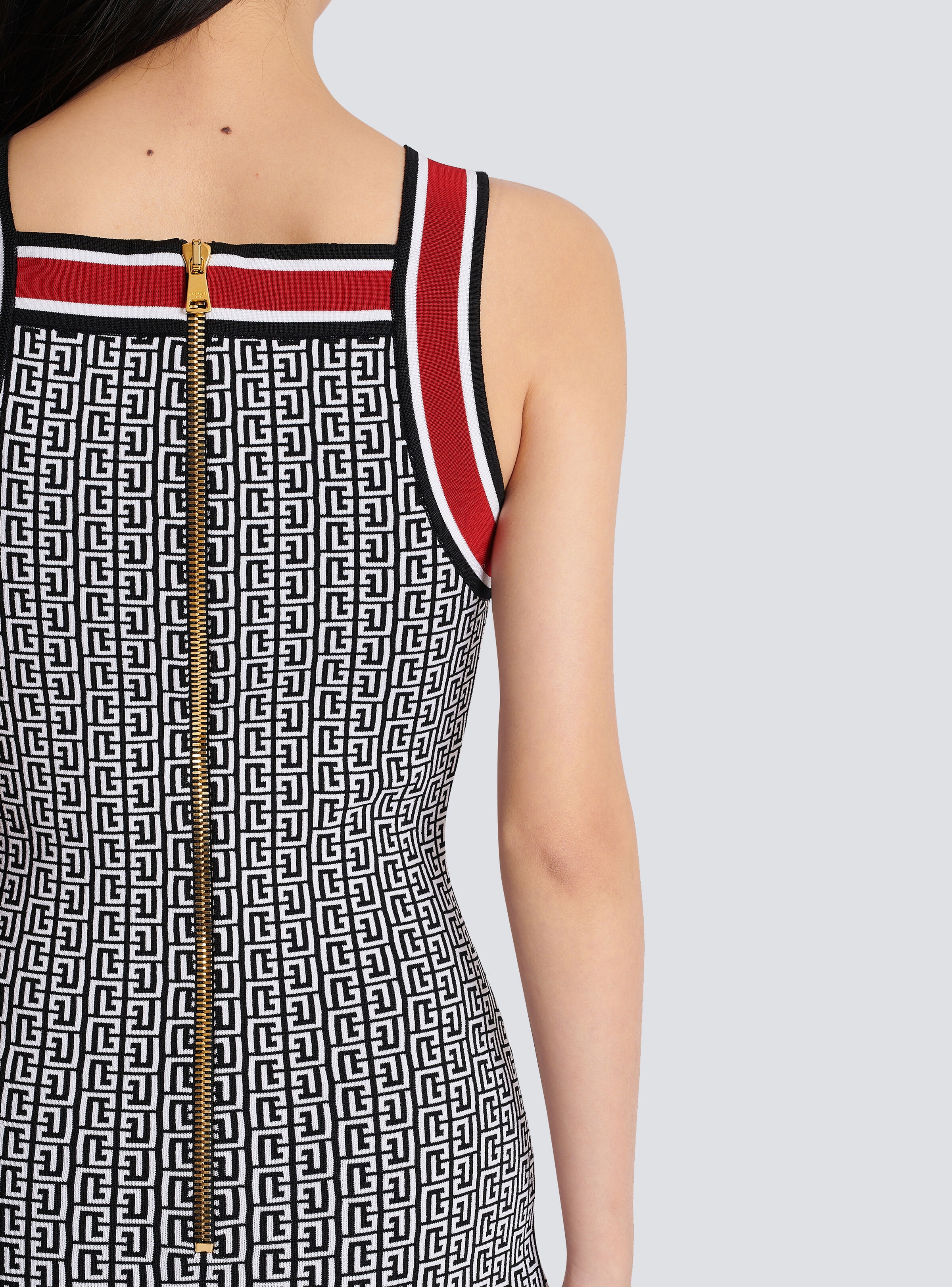 Short monogrammed knit dress - 6