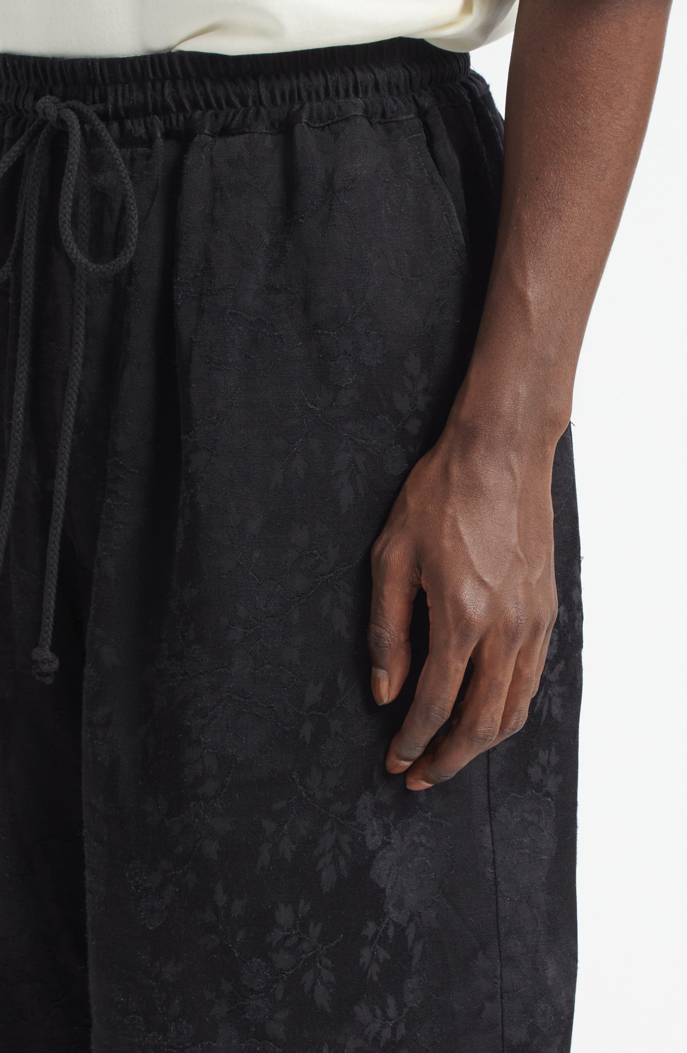 SONG FOR THE MUTE Raw Hem Elastic Waist Shorts in Black at Nordstrom - 5
