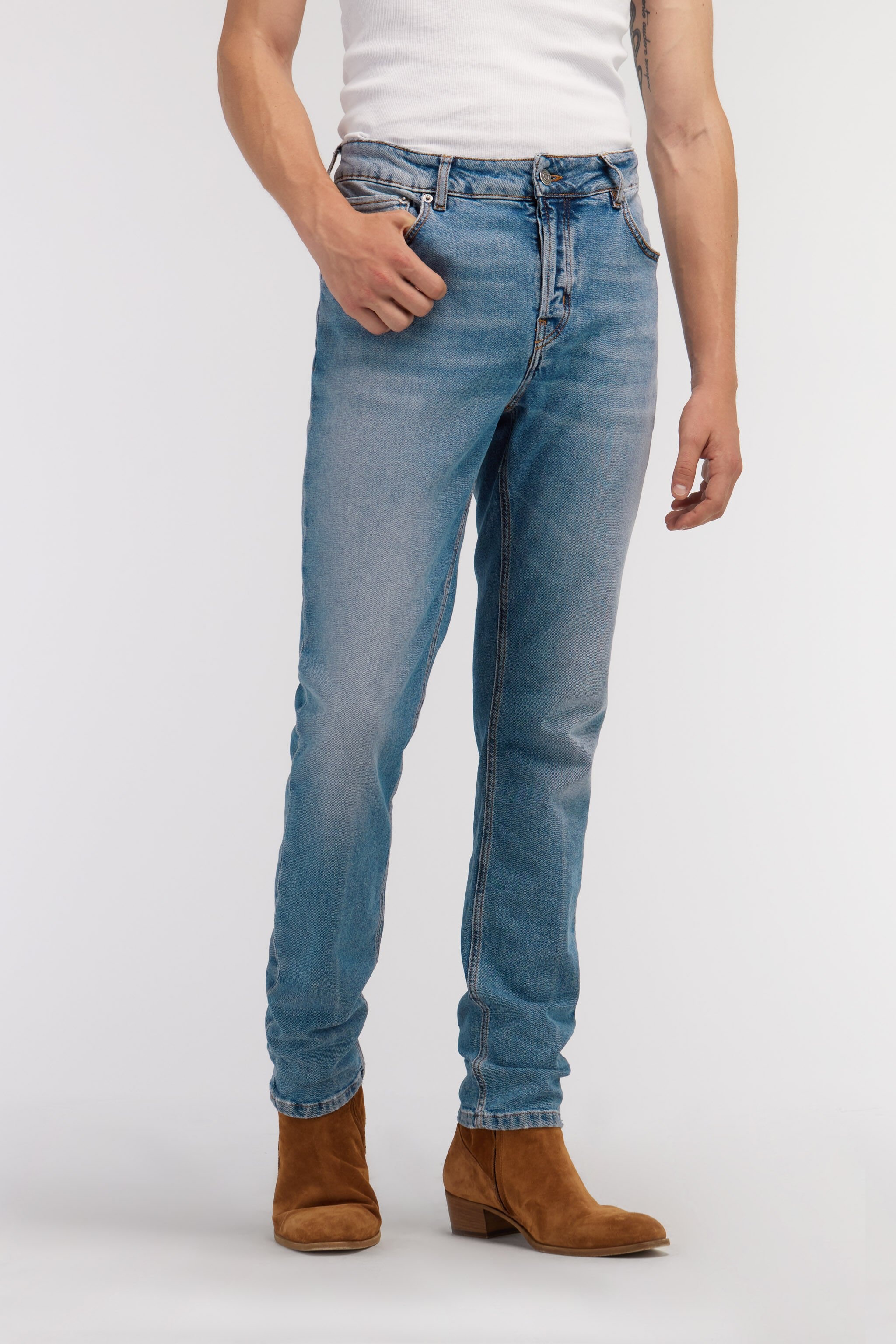 Light wash jeans - 3