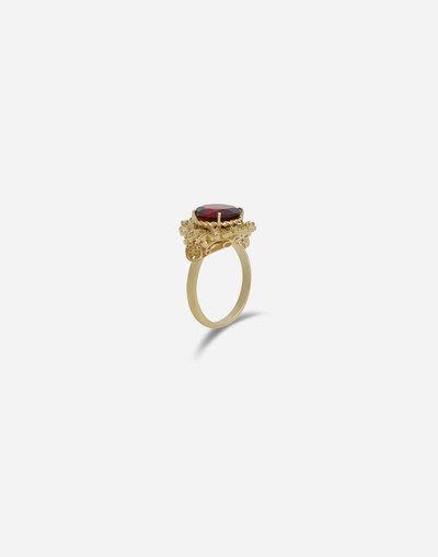Dolce & Gabbana Barocco ring in yellow gold and rhodolite garnet outlook