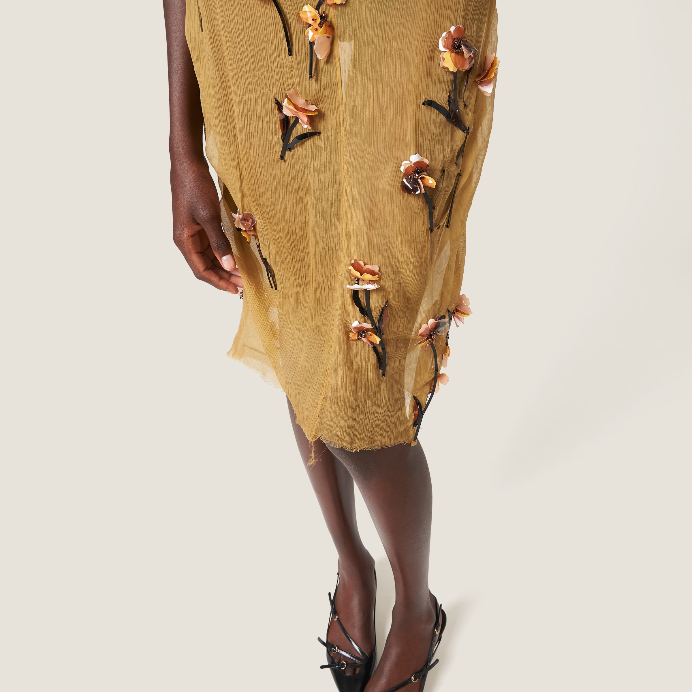 Chiffon dress with floral embroidery - 4