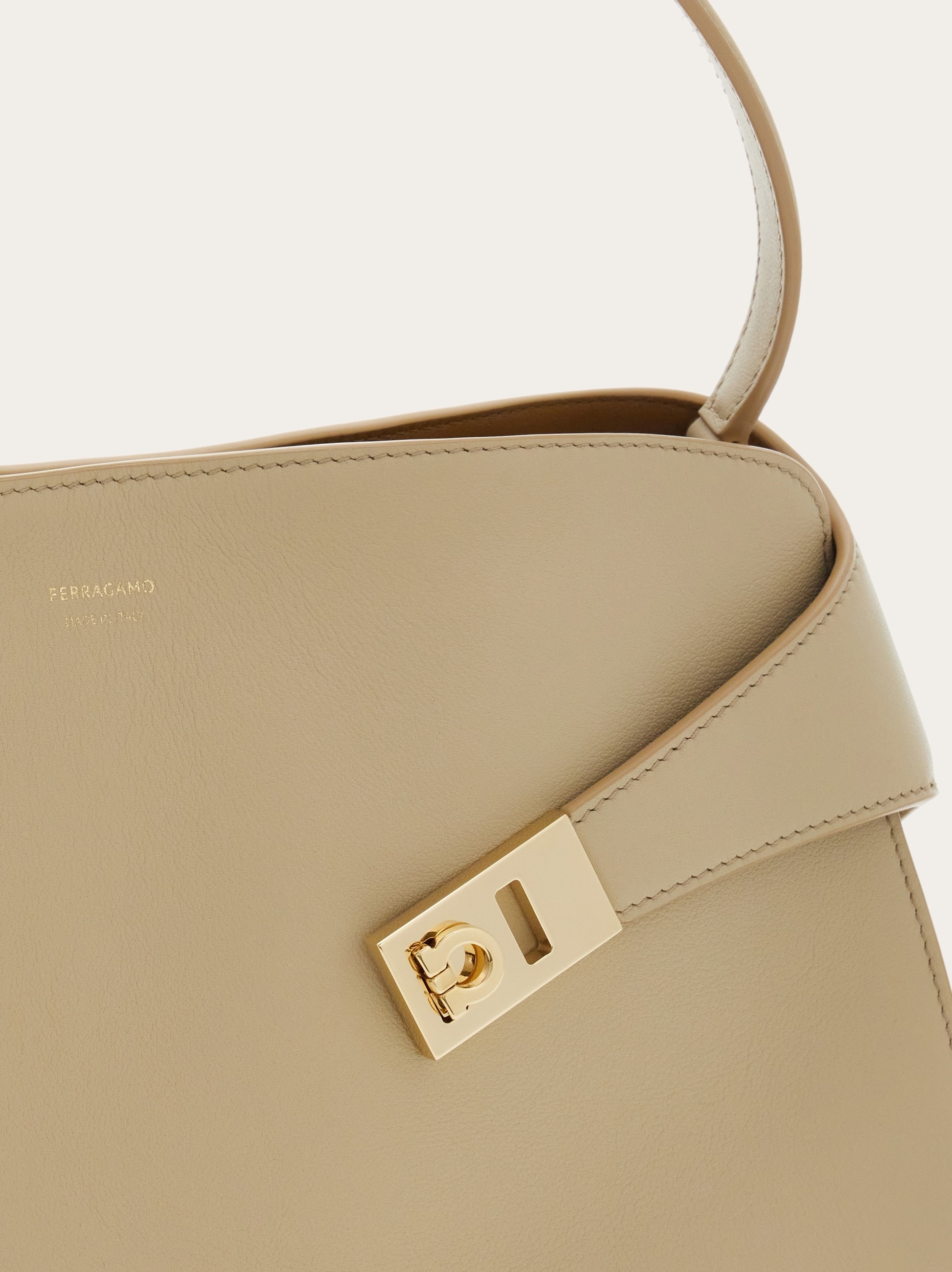 Hug Soft bicolor handbag (S) - 8