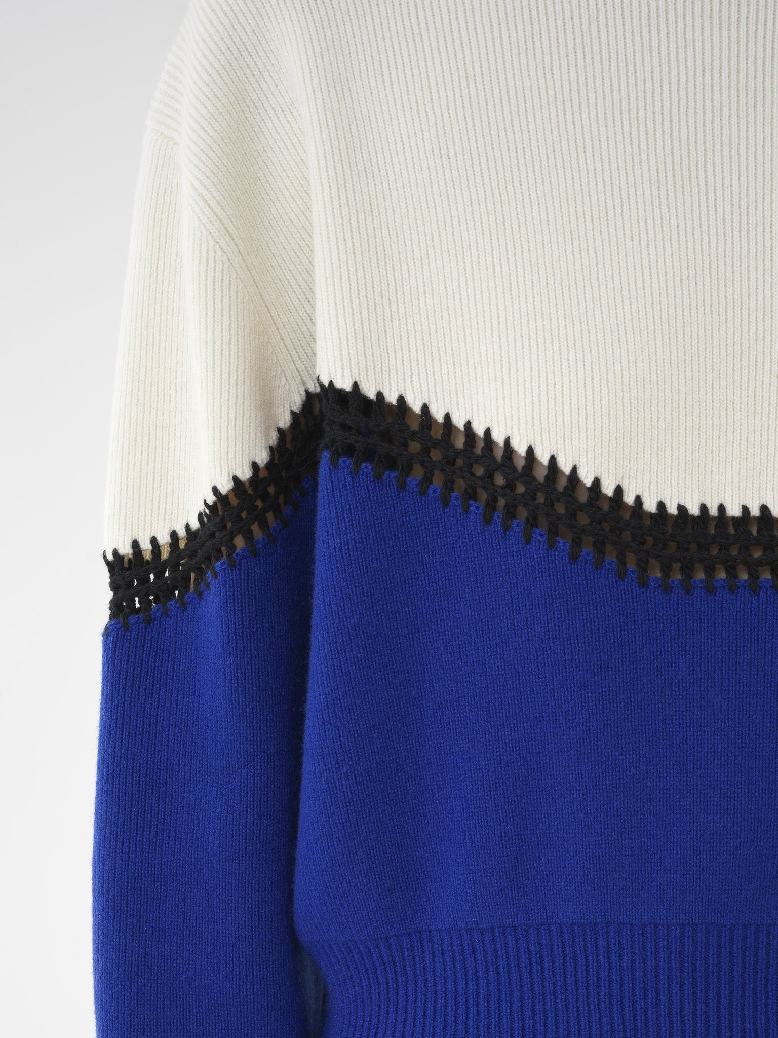 GENEROUS TURTLENECK SWEATER - 7