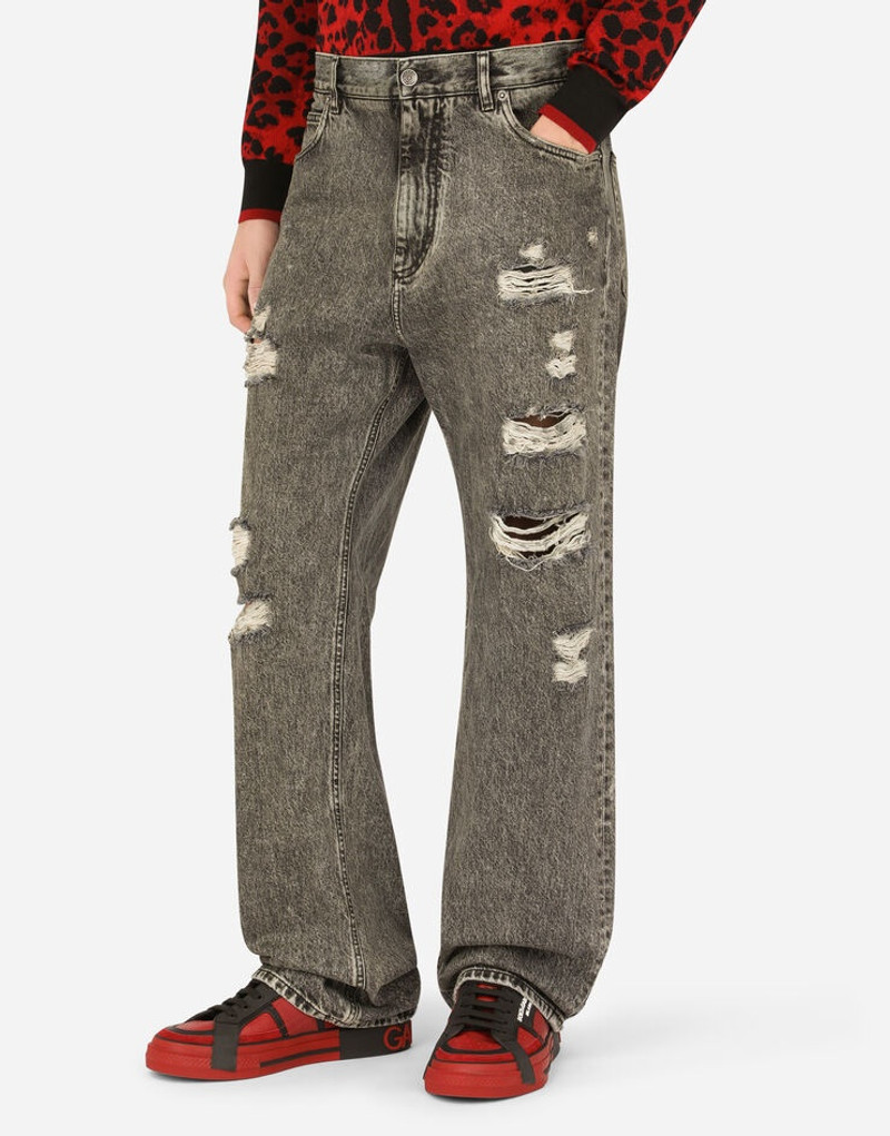 Oversize gray wash jeans with rips 4