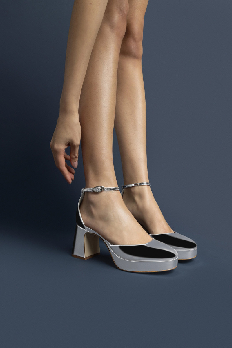 Larroudé Ari Verona Low Pump In Silver Specchio outlook