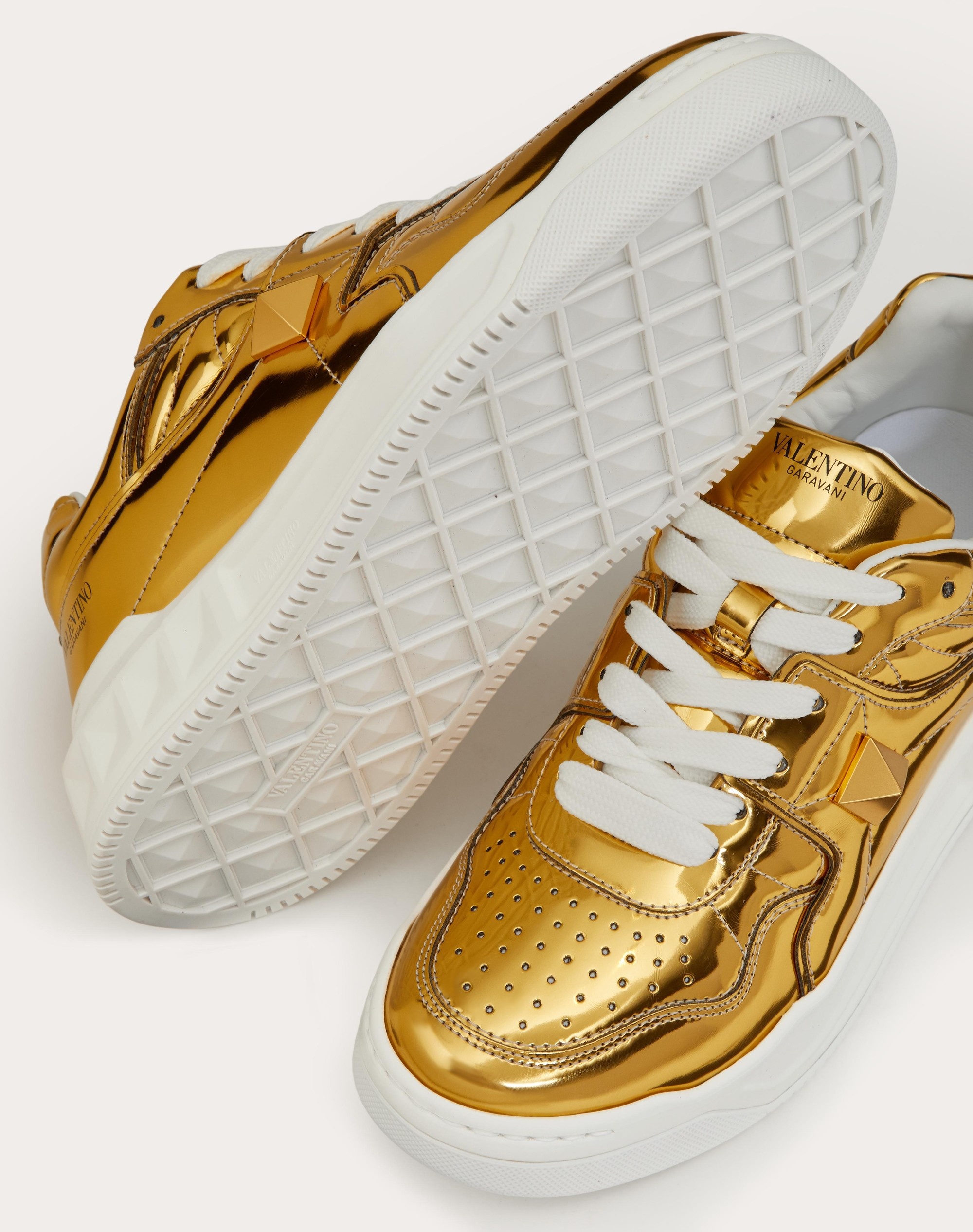 ONE STUD LOW-TOP MIRROR-FINISH SYNTHETIC FABRIC SNEAKER - 5