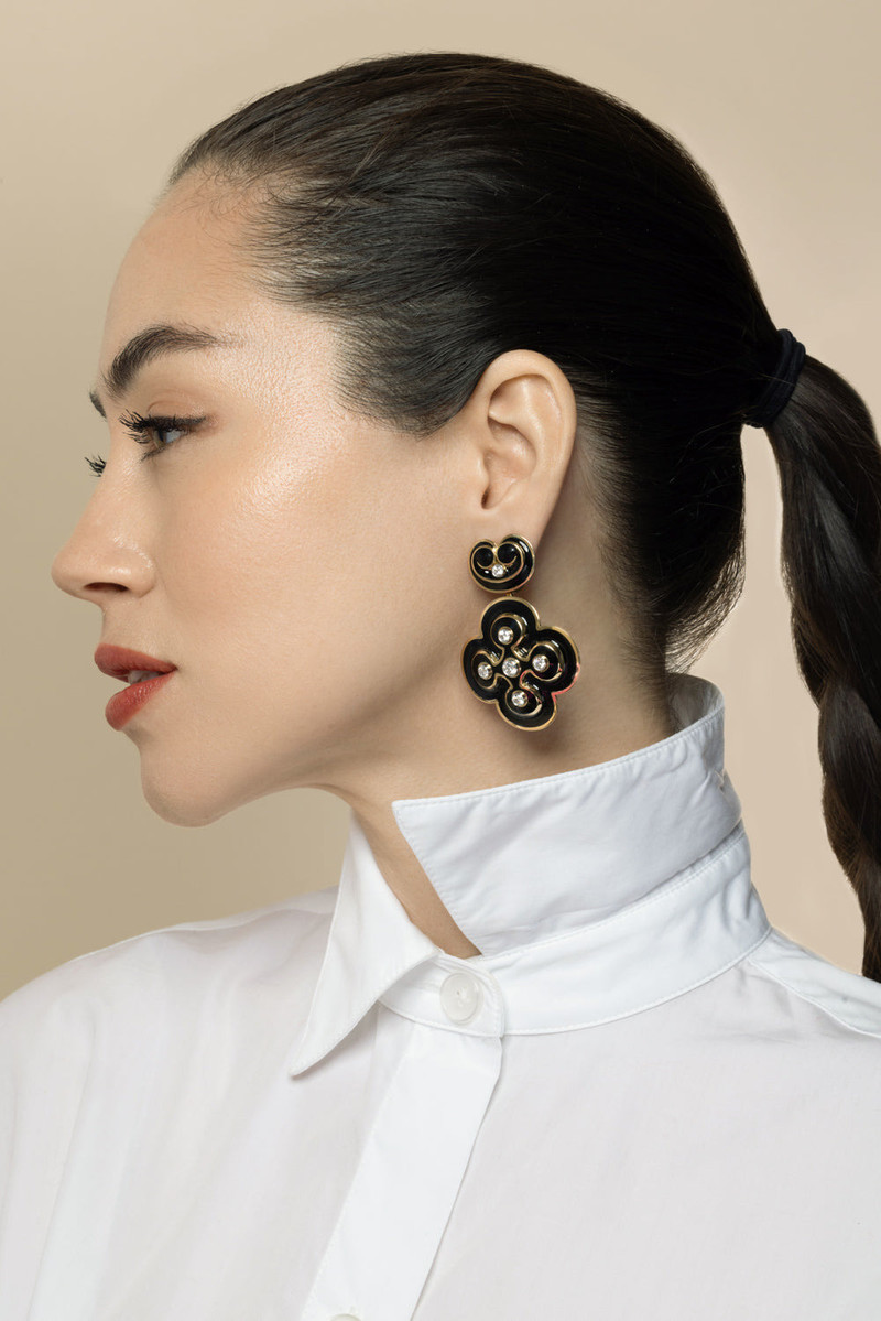 DAVID WEBB Diamond Black Quatrefoil Earrings outlook