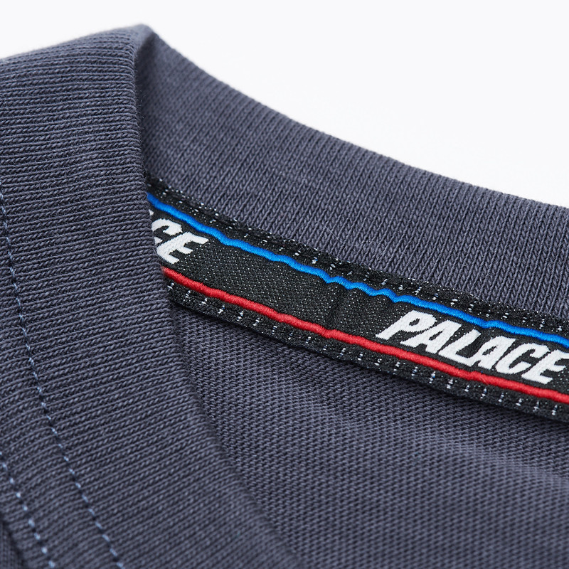 PALACE BASICALLY A T-SHIRT NAVY outlook