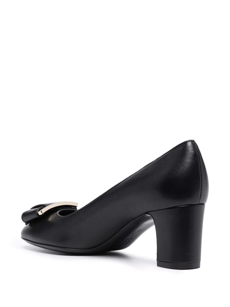 plaque-detail pumps 3