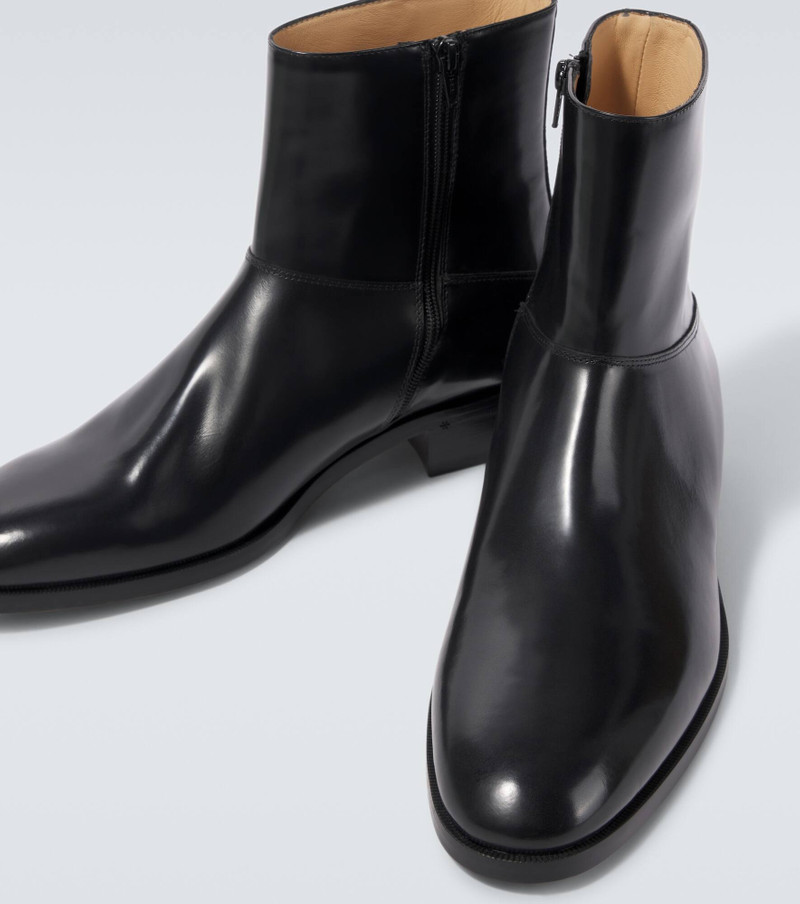 VLogo leather ankle boots 3