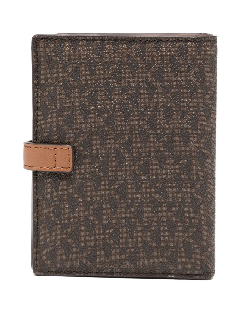 MICHAEL KORS Jet Set passport wallet outlook