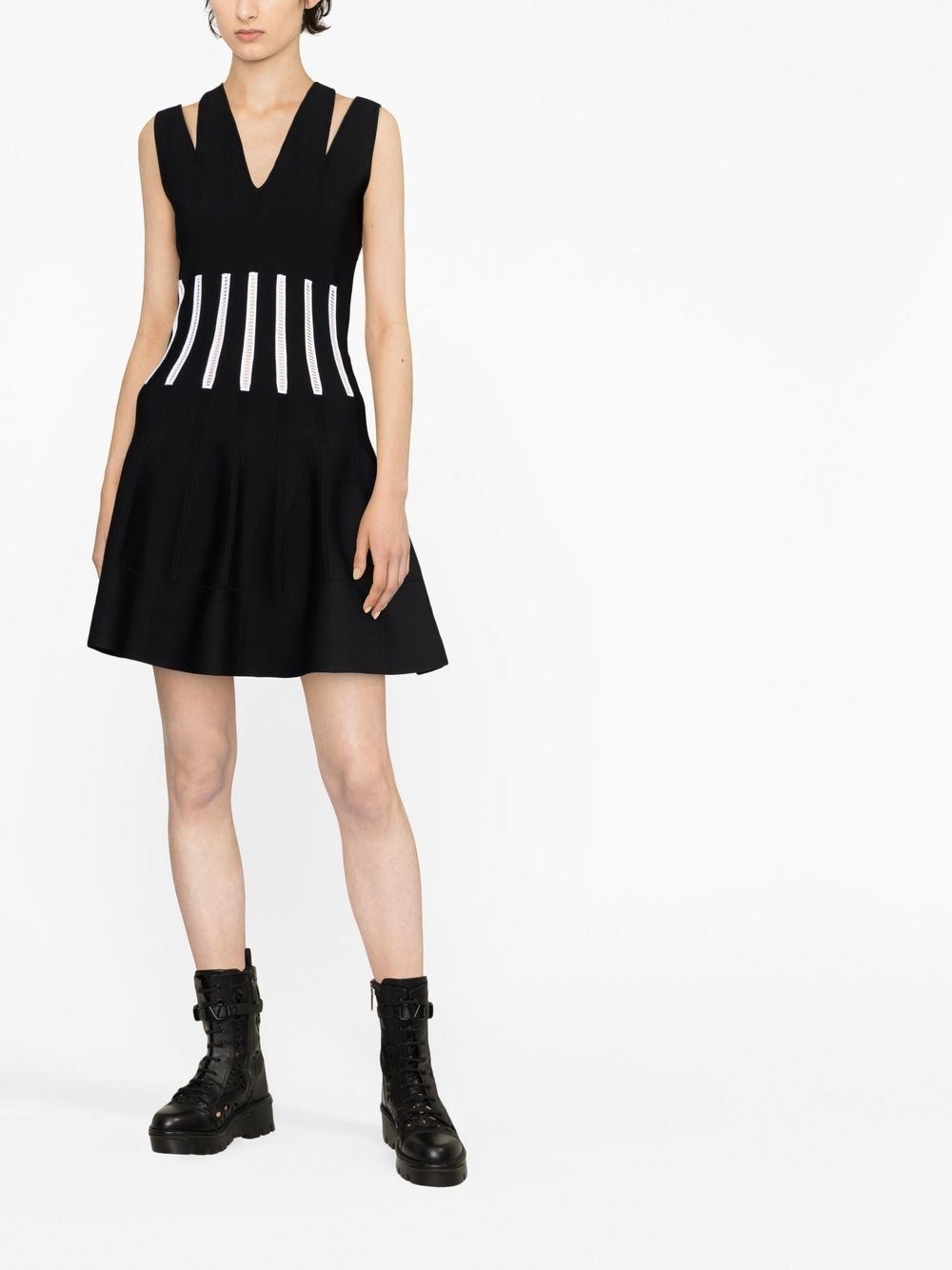 V-neck sleeveless dress - 2