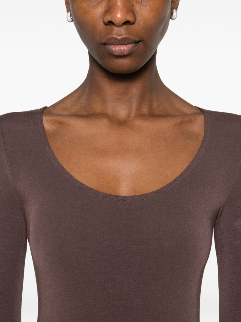 scoop-neck long-sleeved top 5