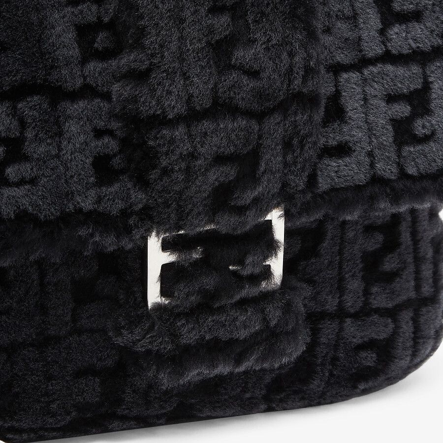 Black and gray shearling bag - 5