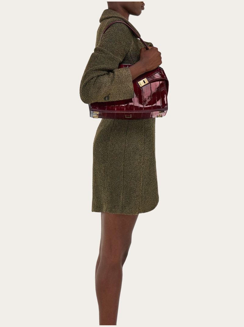 FERRAGAMO Hug soft shoulder bag (M) outlook