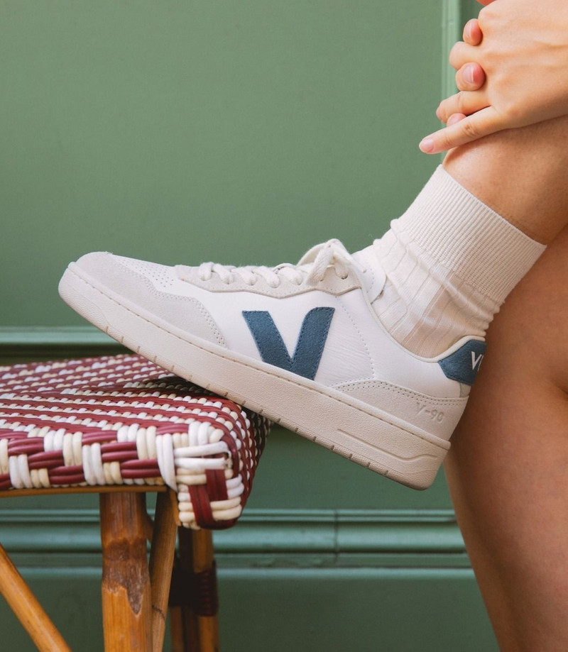 VEJA V-90 LEATHER WHITE CALIFORNIA outlook