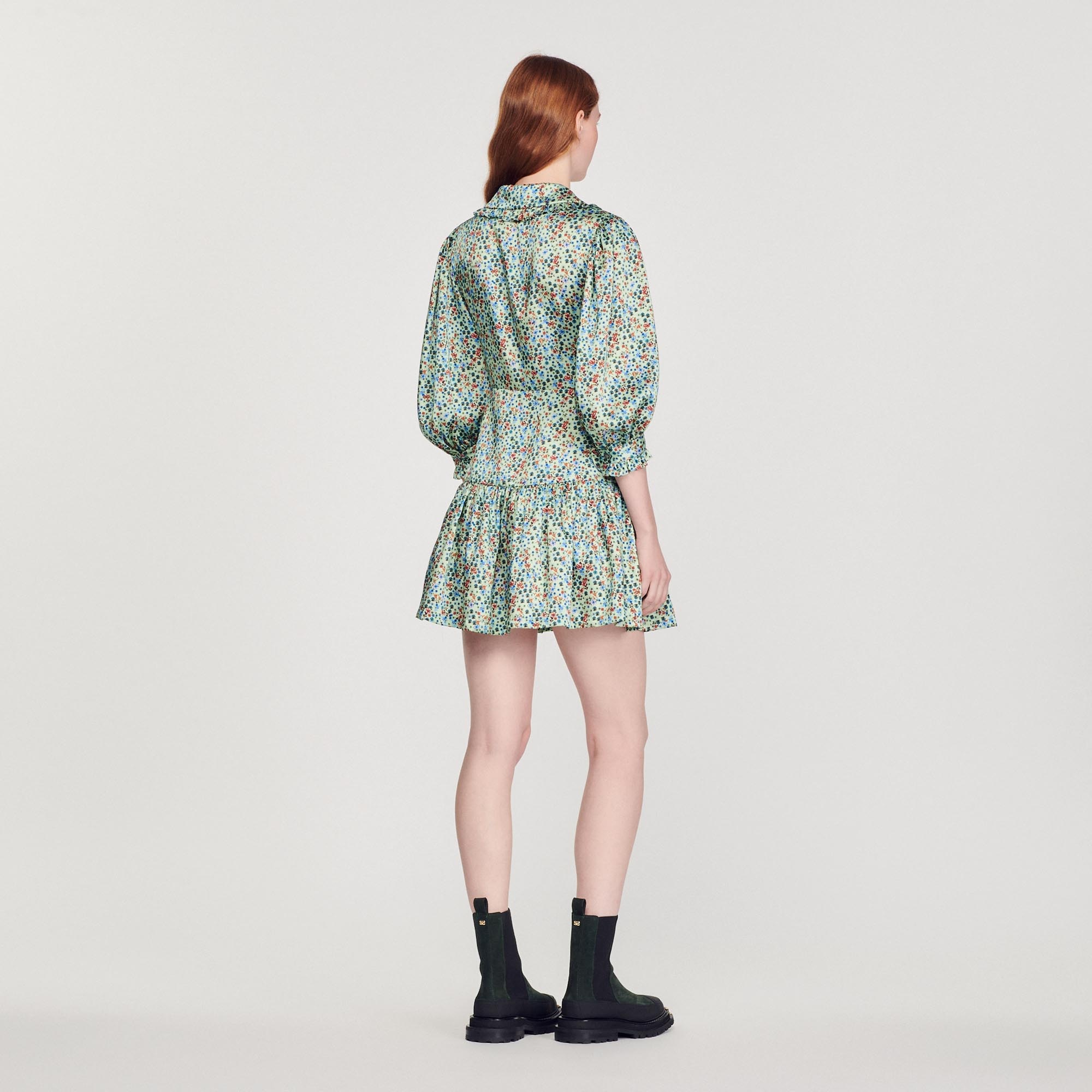 Short flowing dress with floral print - 6