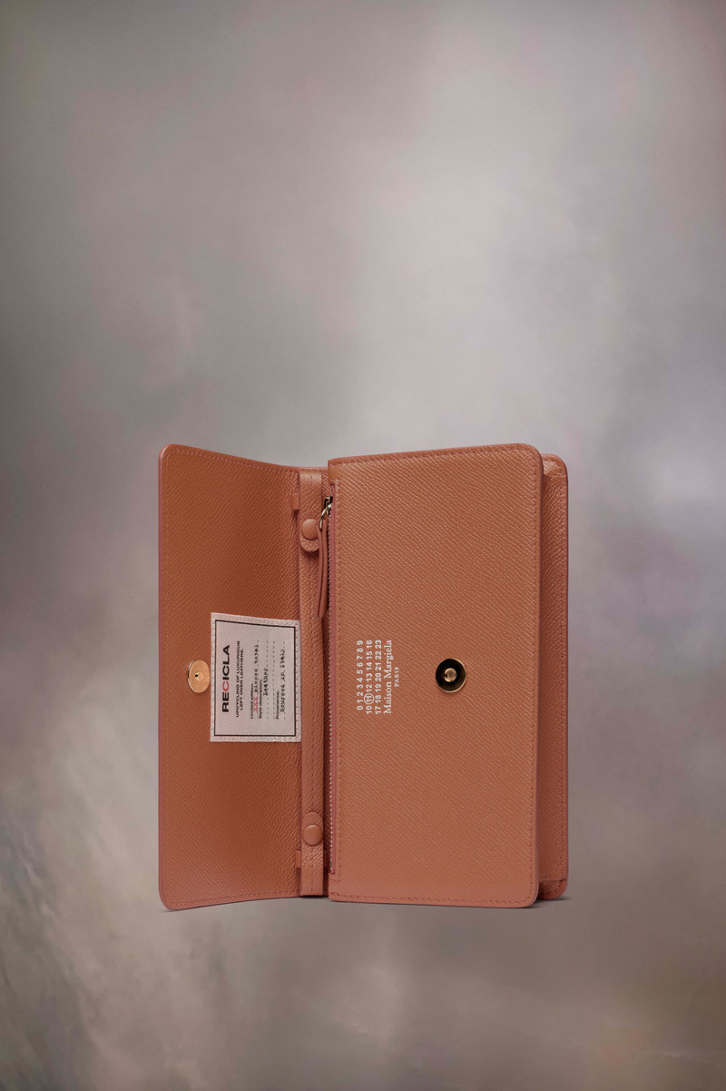 Maison Margiela Recicla chain wallet outlook