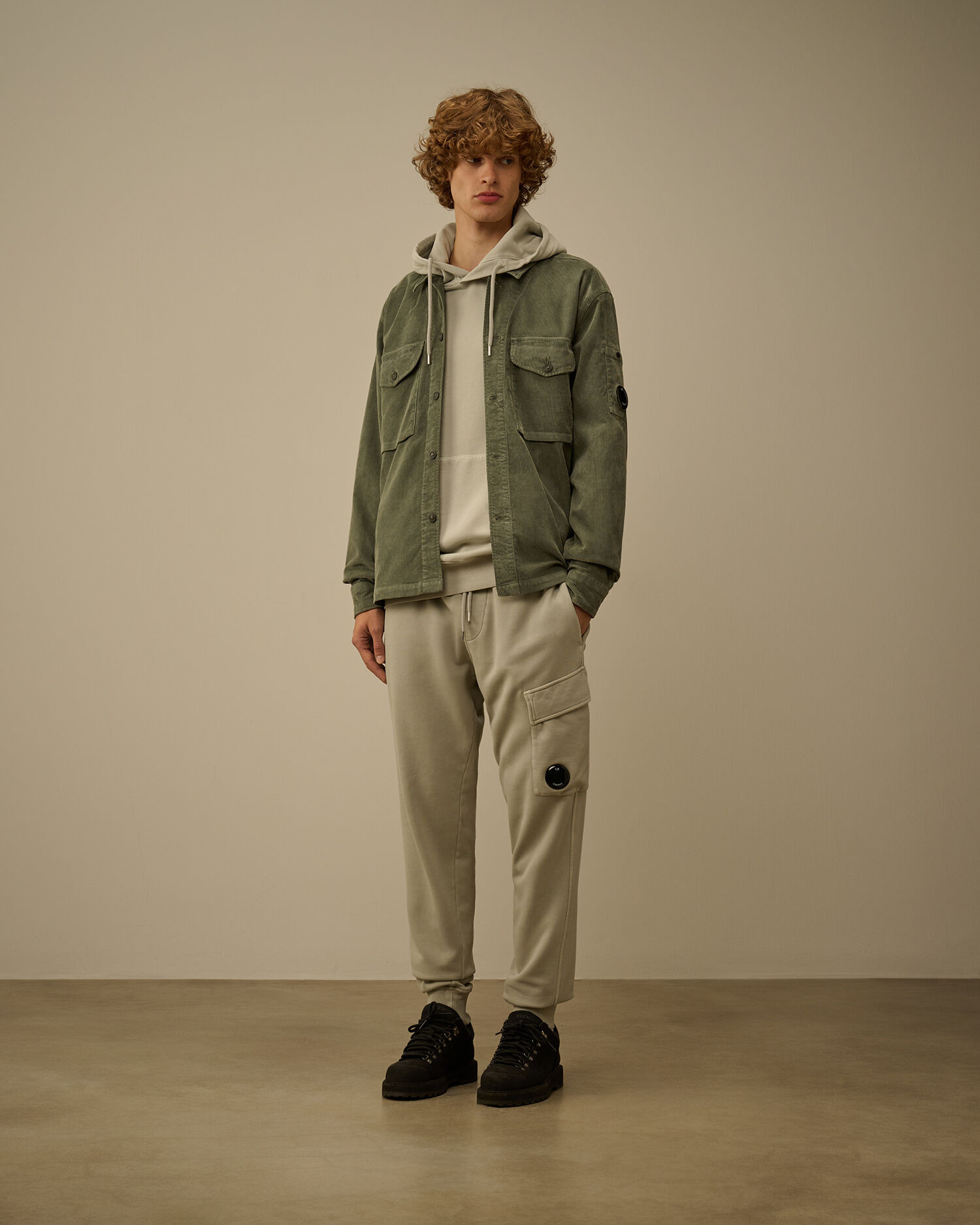 Brushed and Emerized Diagonal Fleece Cargo Lens Sweatpants - 2