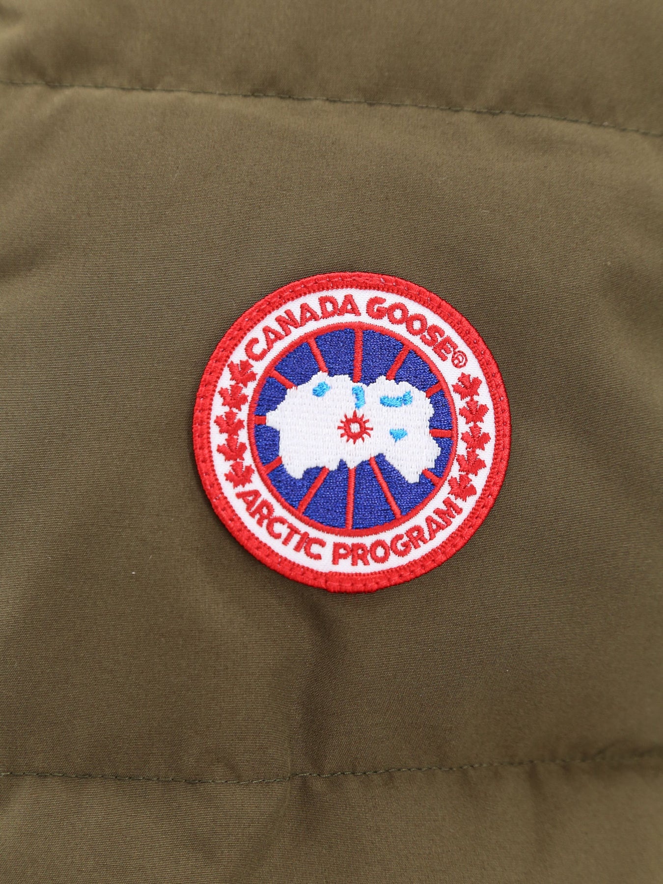 Sleeveless jacket with logo patch - 3