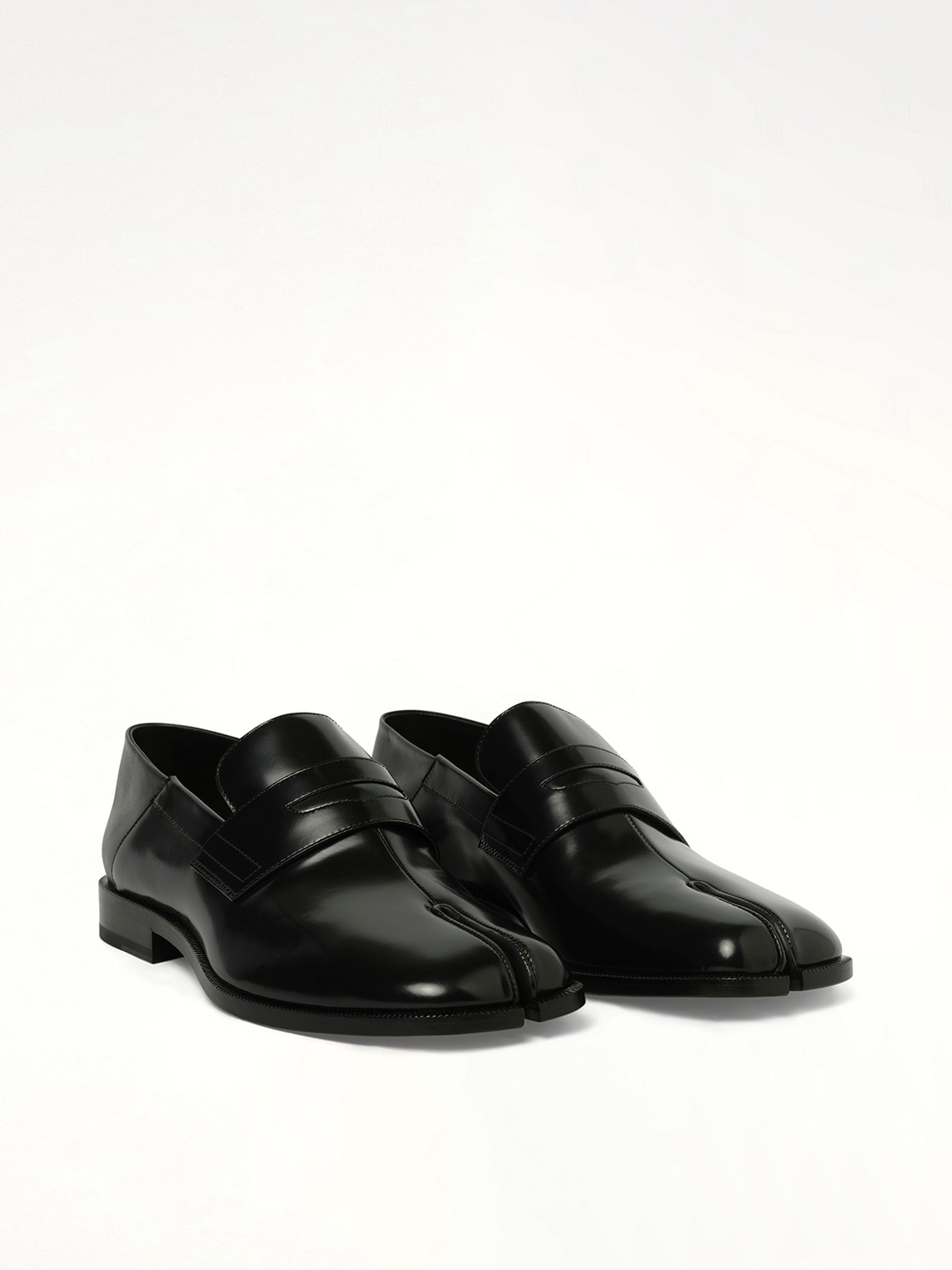 Tabi Babouche Loafers in Black - 2