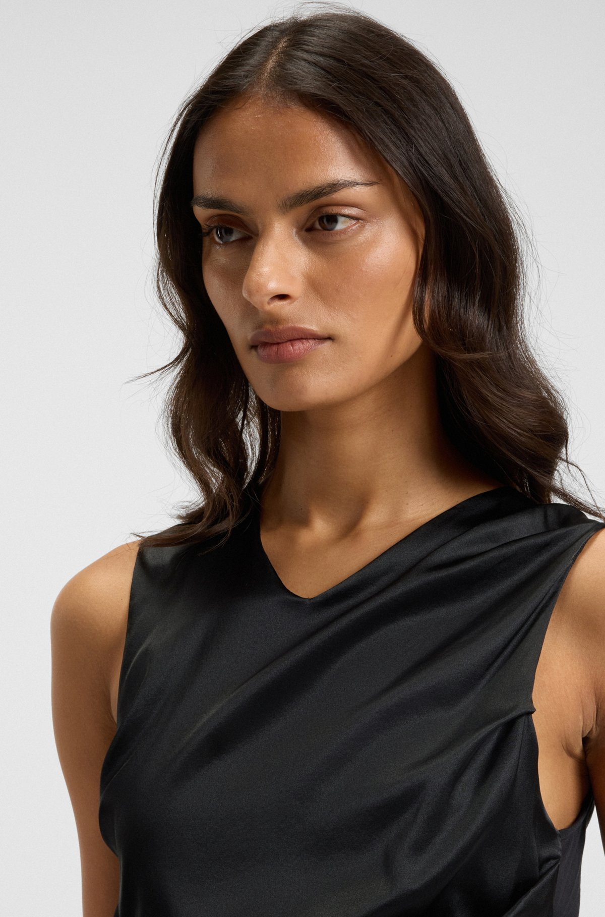 ASYMMETRIC-HEM TOP WITH STRETCH-SILK FRONT - 5
