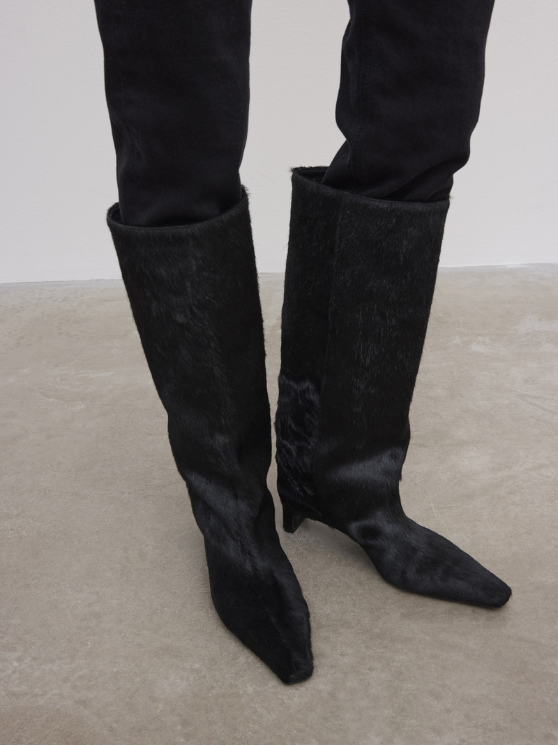 Boot black pony hair 1