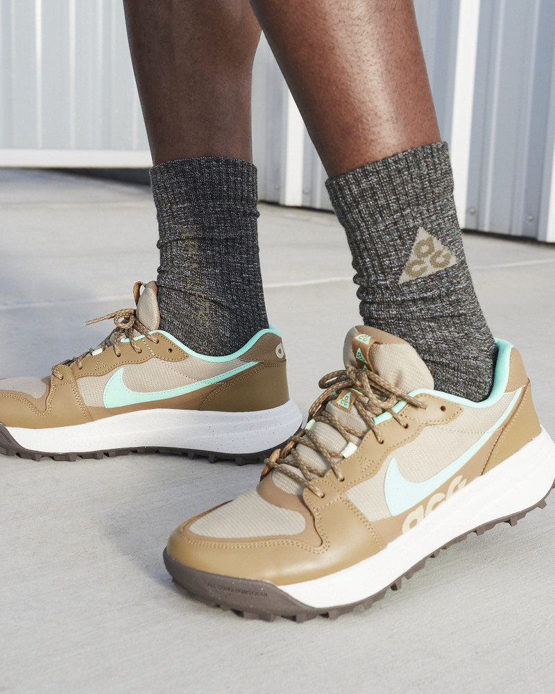 Nike Men's Nike ACG Lowcate Shoes outlook