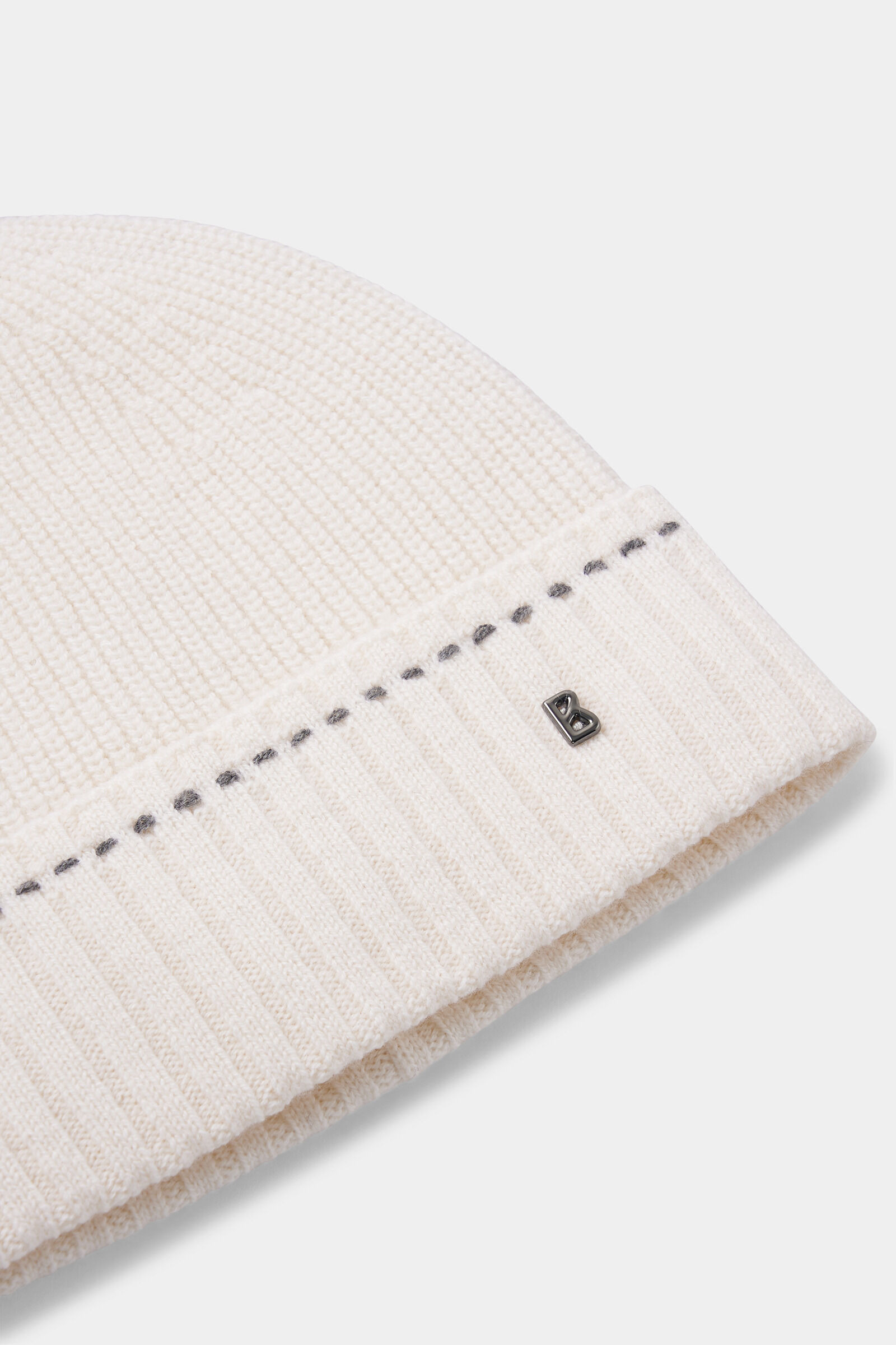 Moulan knitted hat in Cream - 3