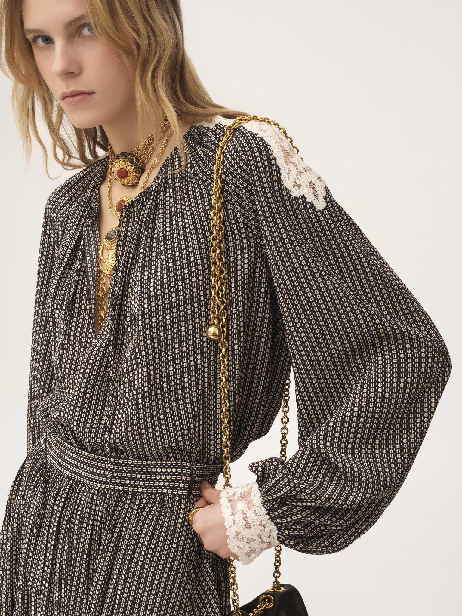 OPEN-NECK TOP IN CRÊPE DE CHINE & LACE - 7