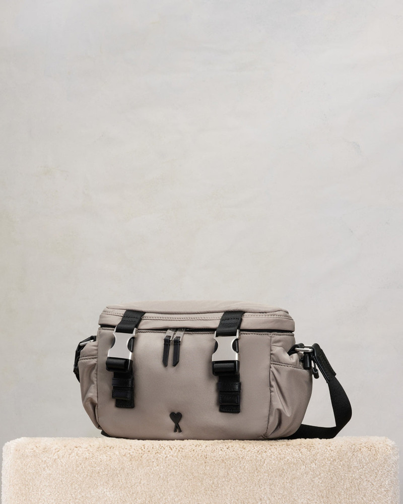 AMI Paris AMI DE COEUR MESSENGER BAG outlook