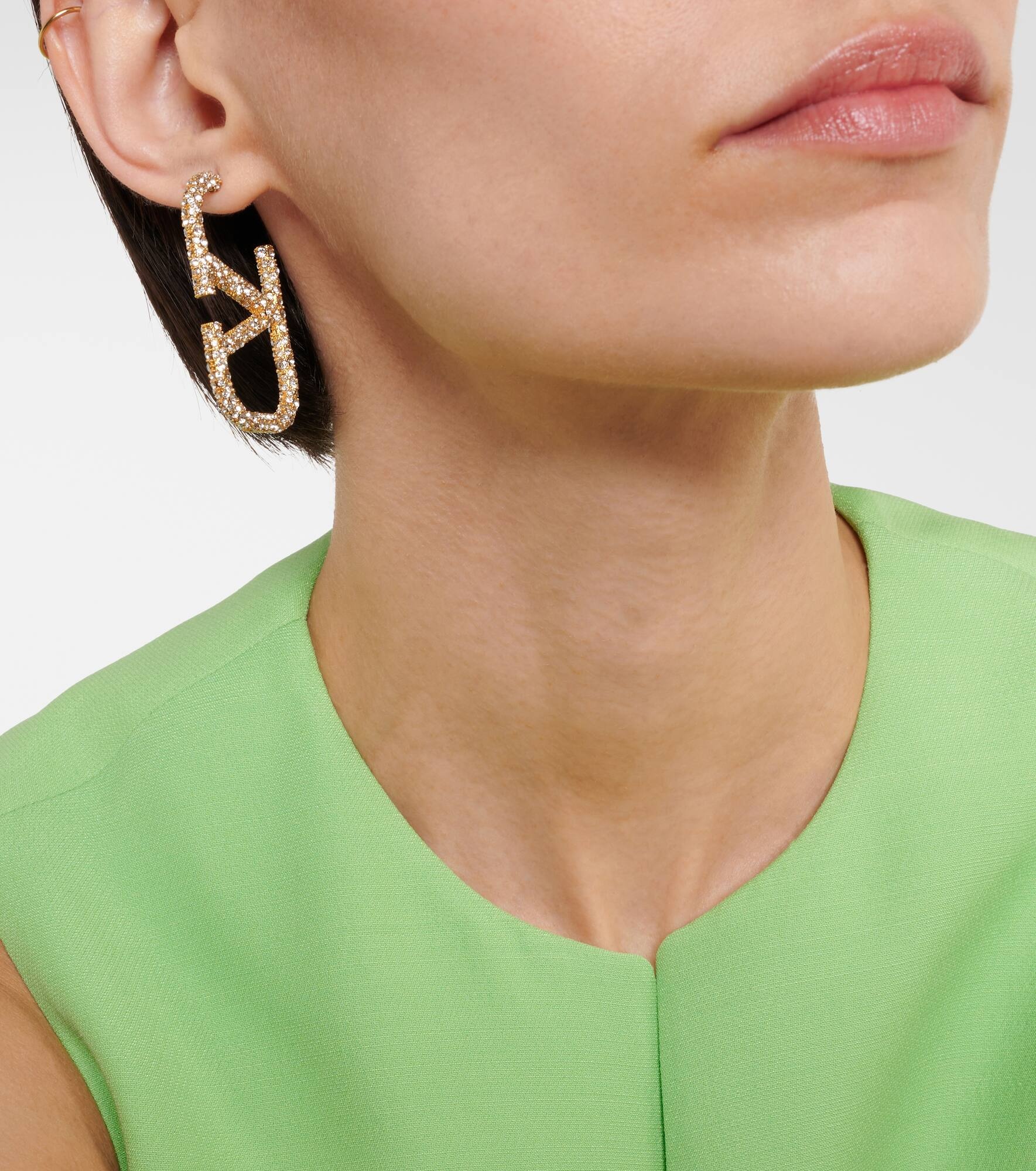VLogo crystal-embellished earrings - 6