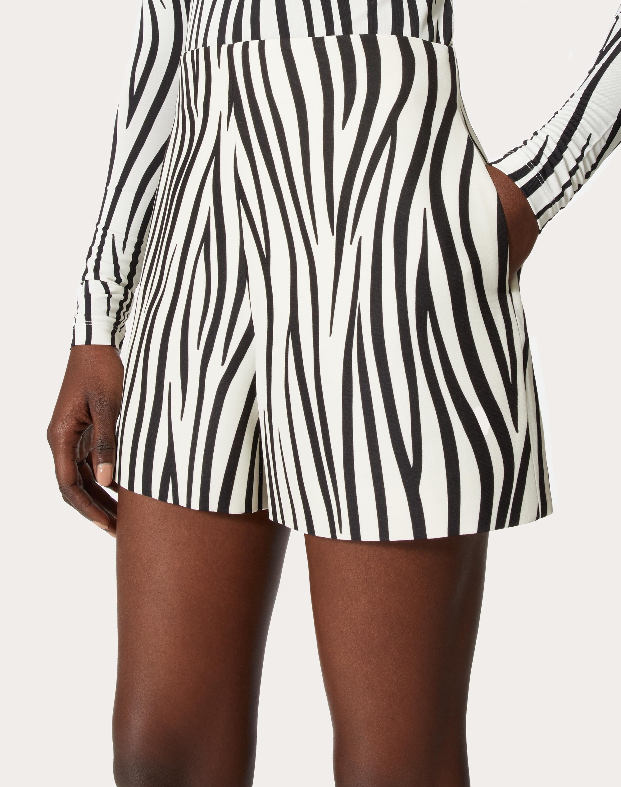 CREPE COUTURE SHORTS WITH ZEBRA 1966 PRINT - 5