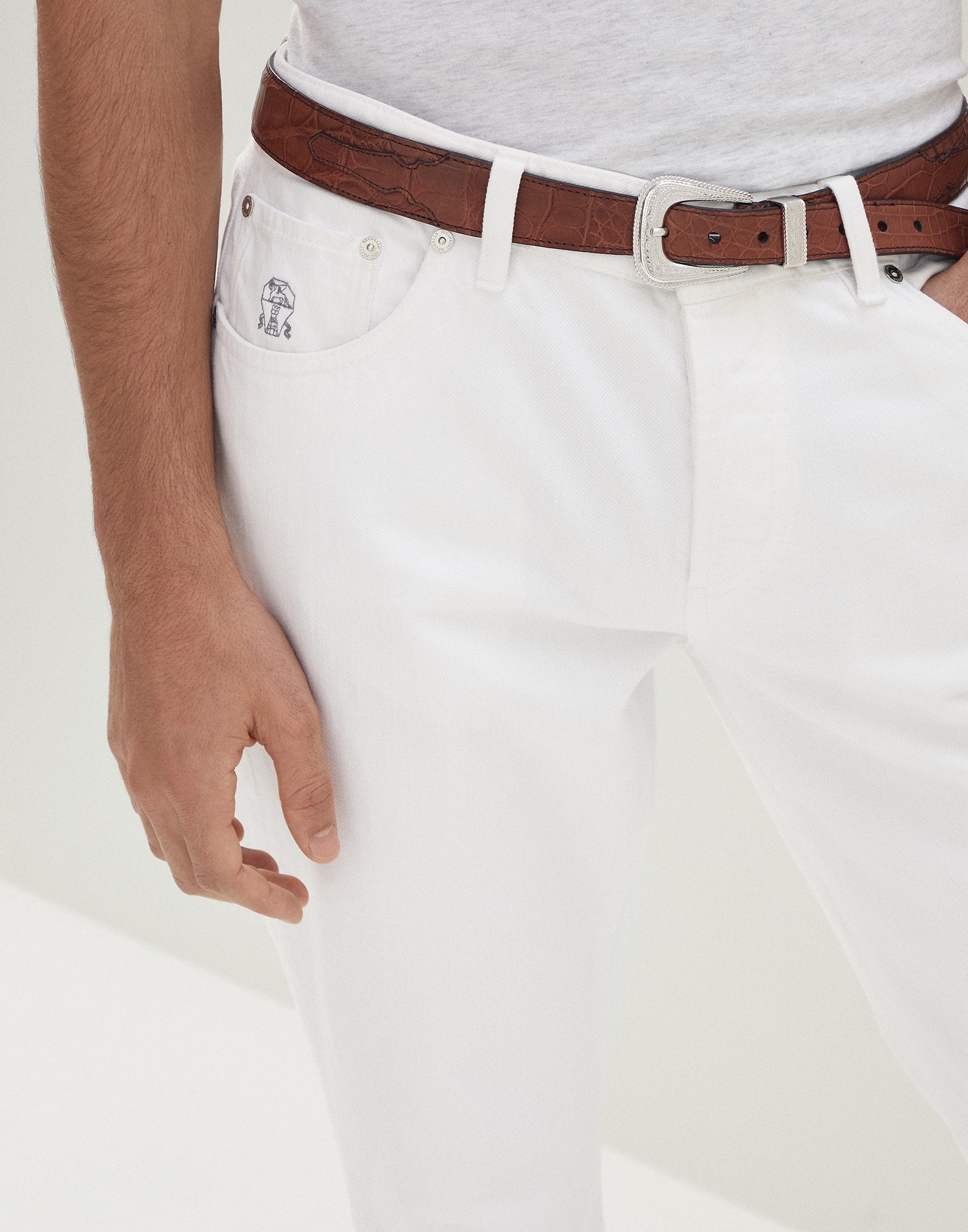 Garment-dyed traditional fit five-pocket trousers in slubbed cotton denim - 3