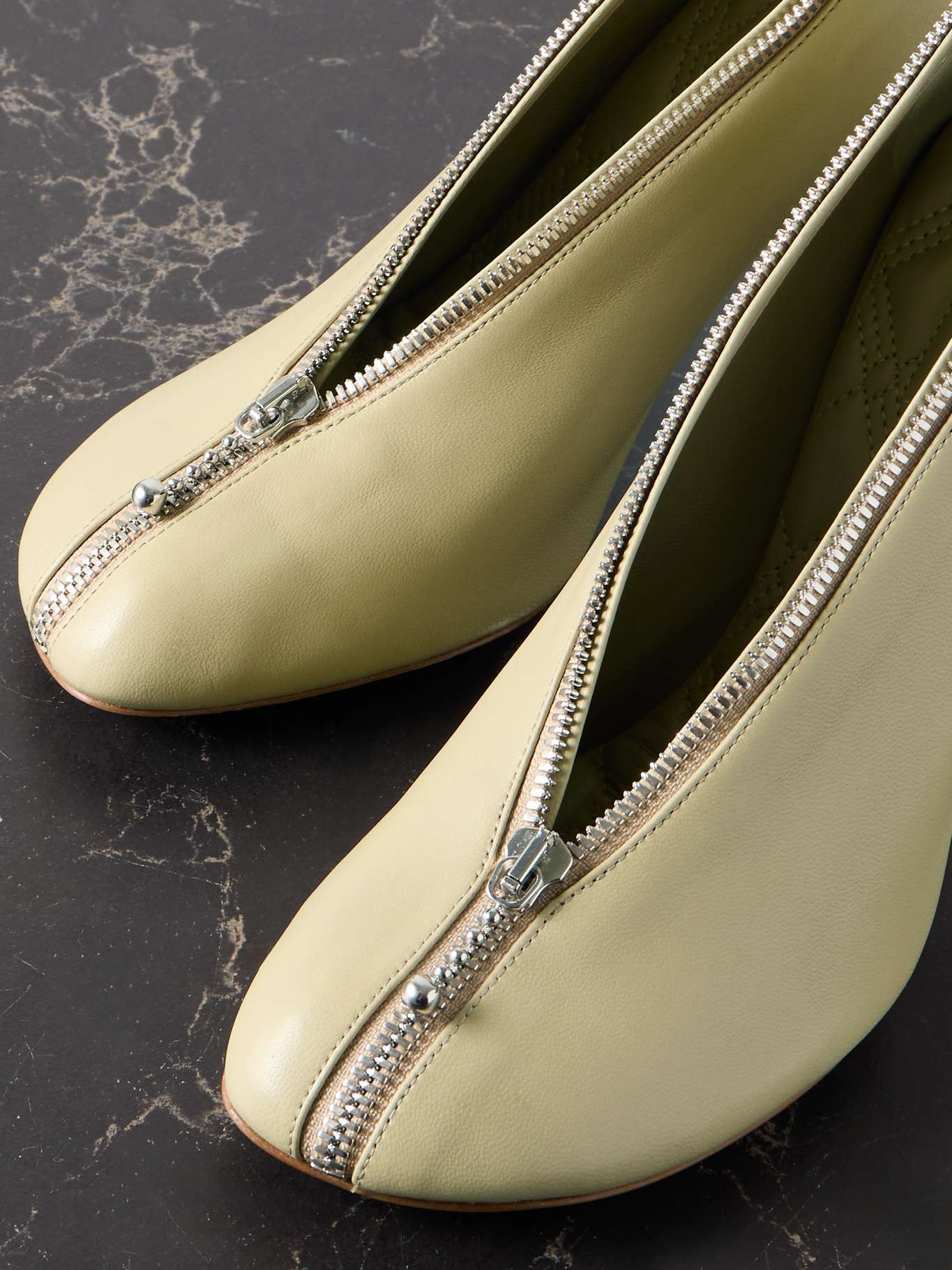 Zip-embellished leather pumps - 4
