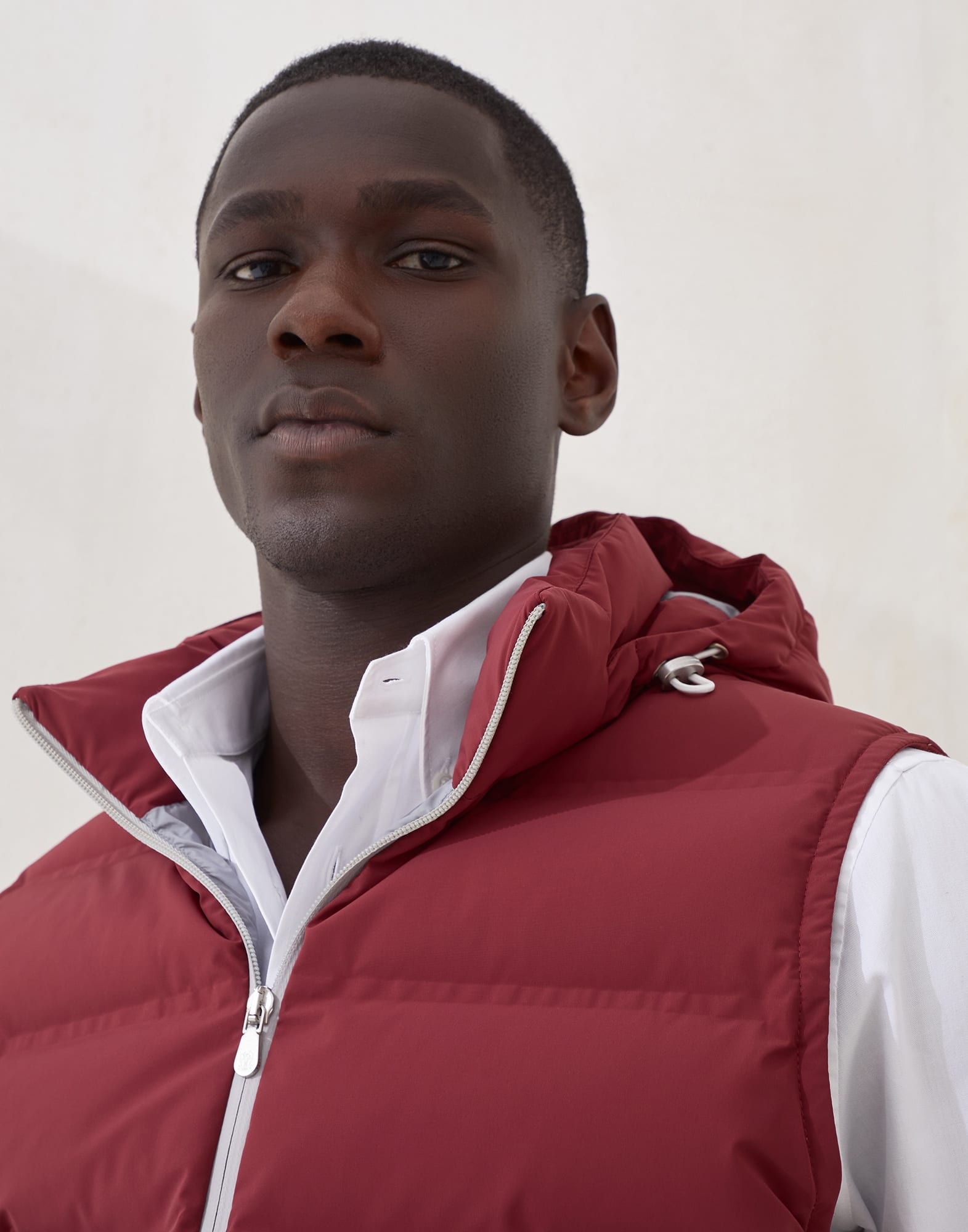 Bonded taffeta down vest with heat-bonded seams and detachable hood - 3