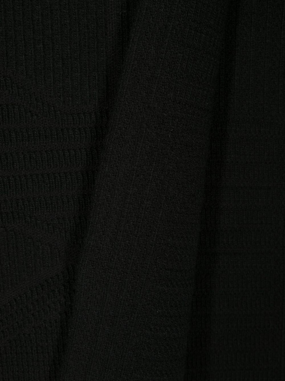 Engineered logo-debossed scarf - 3