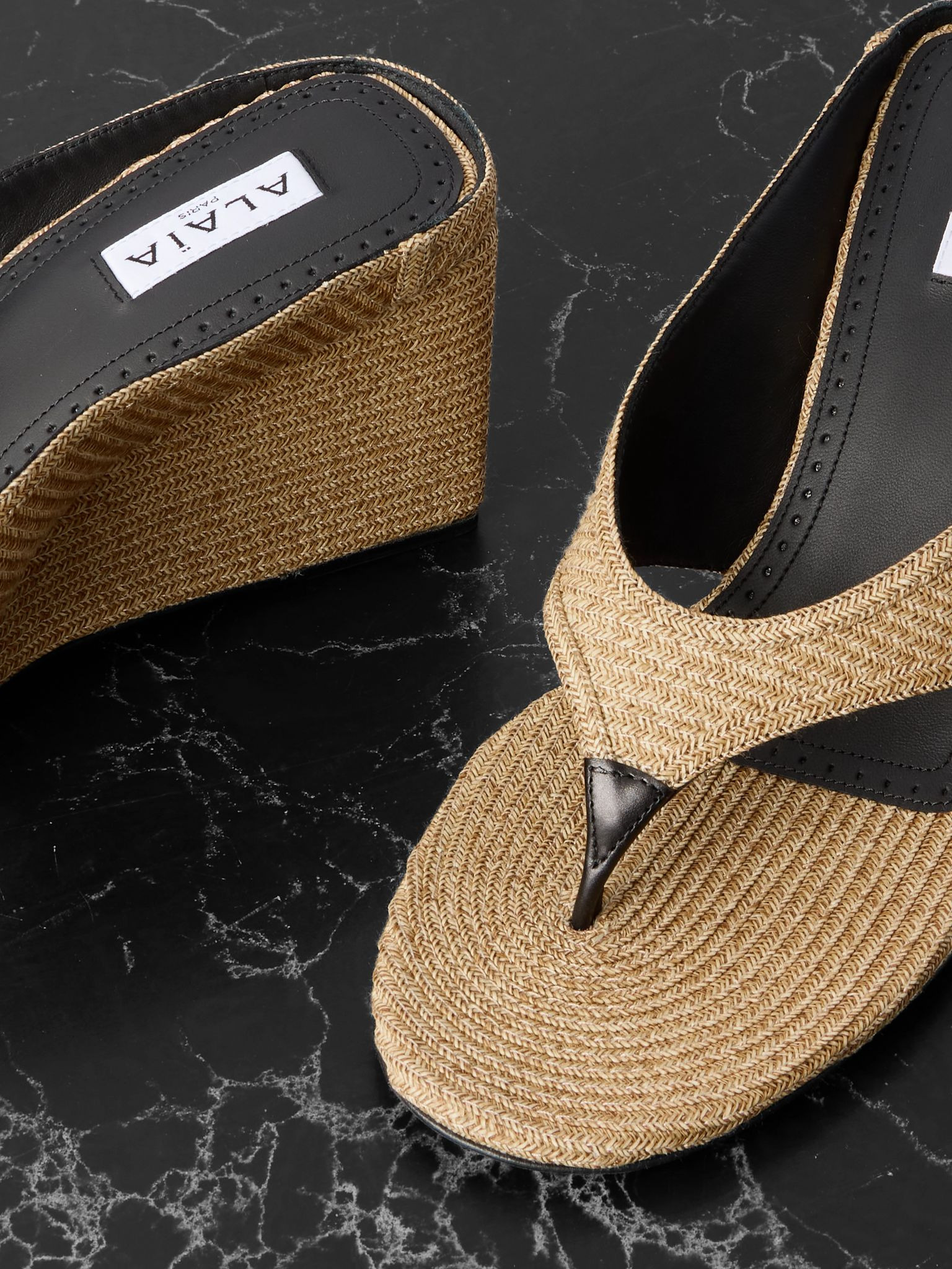 Leather-trimmed woven raffia wedge sandals Beige - 4