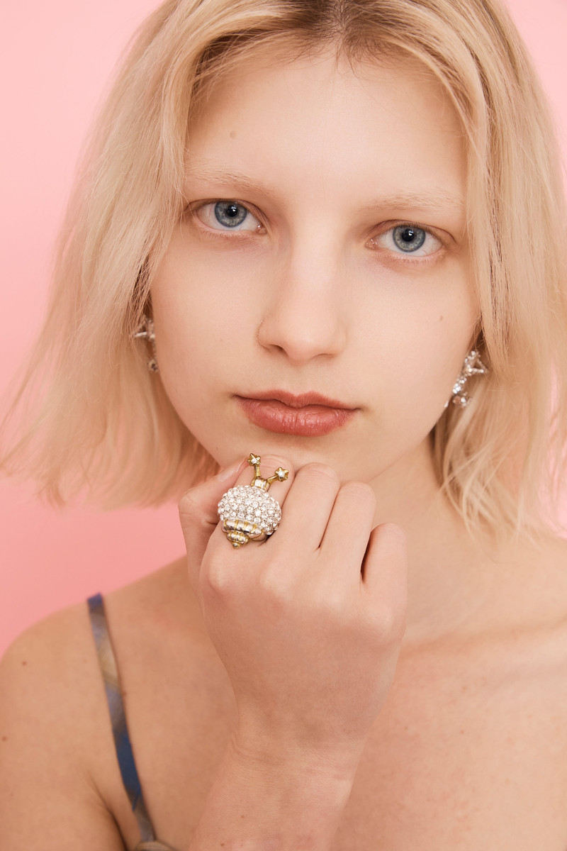 Collina Strada GOLD STRIPE SNAIL RING outlook