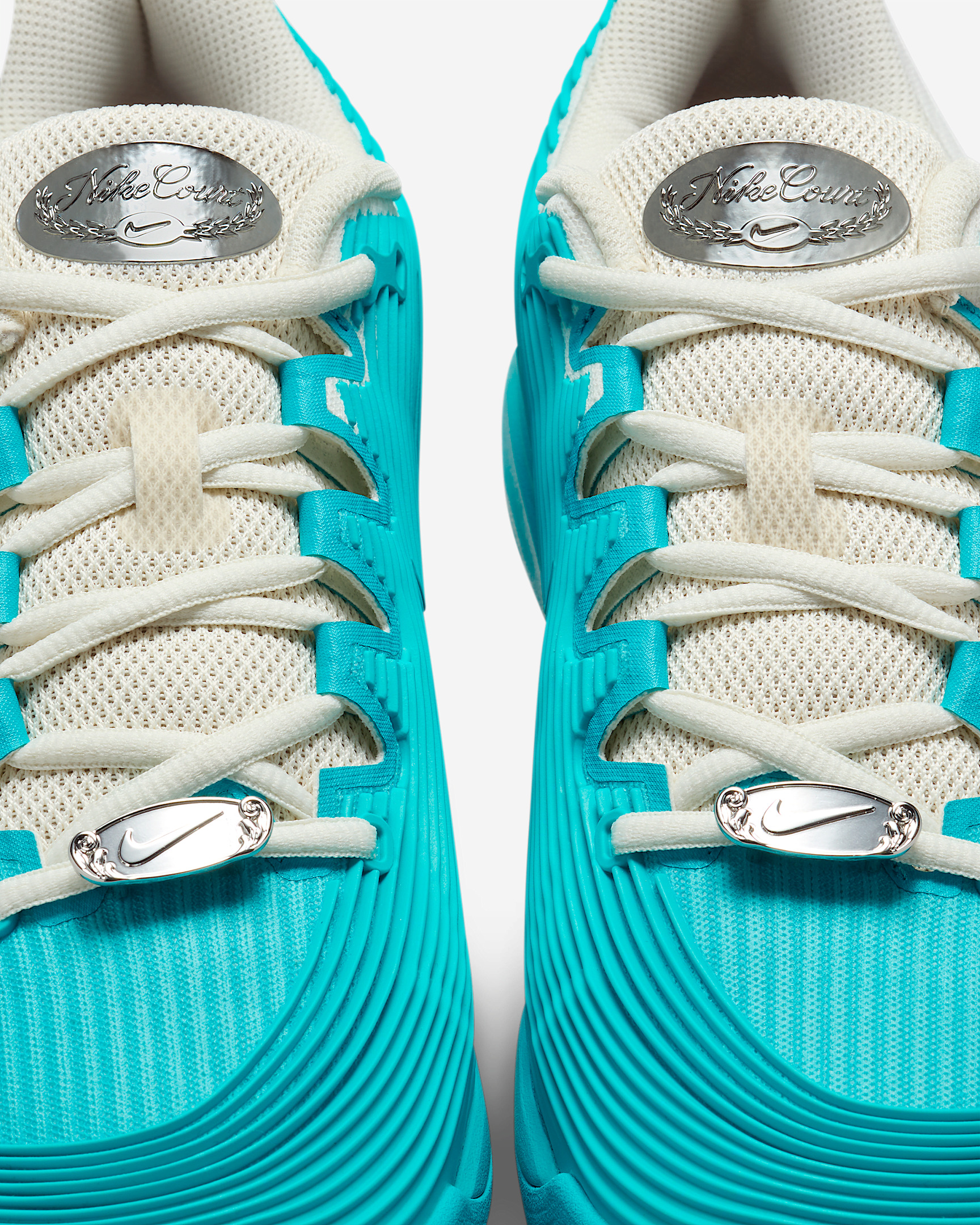 Nike Vapor 12 Premium Women's Hard Court Tennis Shoes - 9
