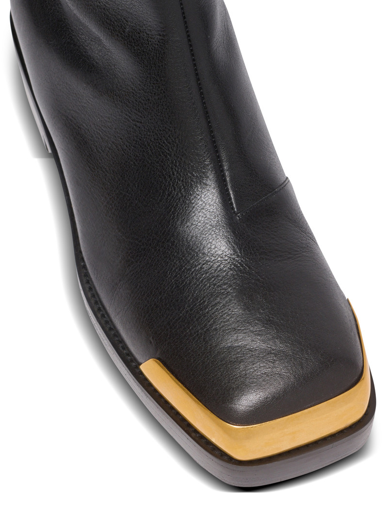 Square-toe boots in textured leather 5