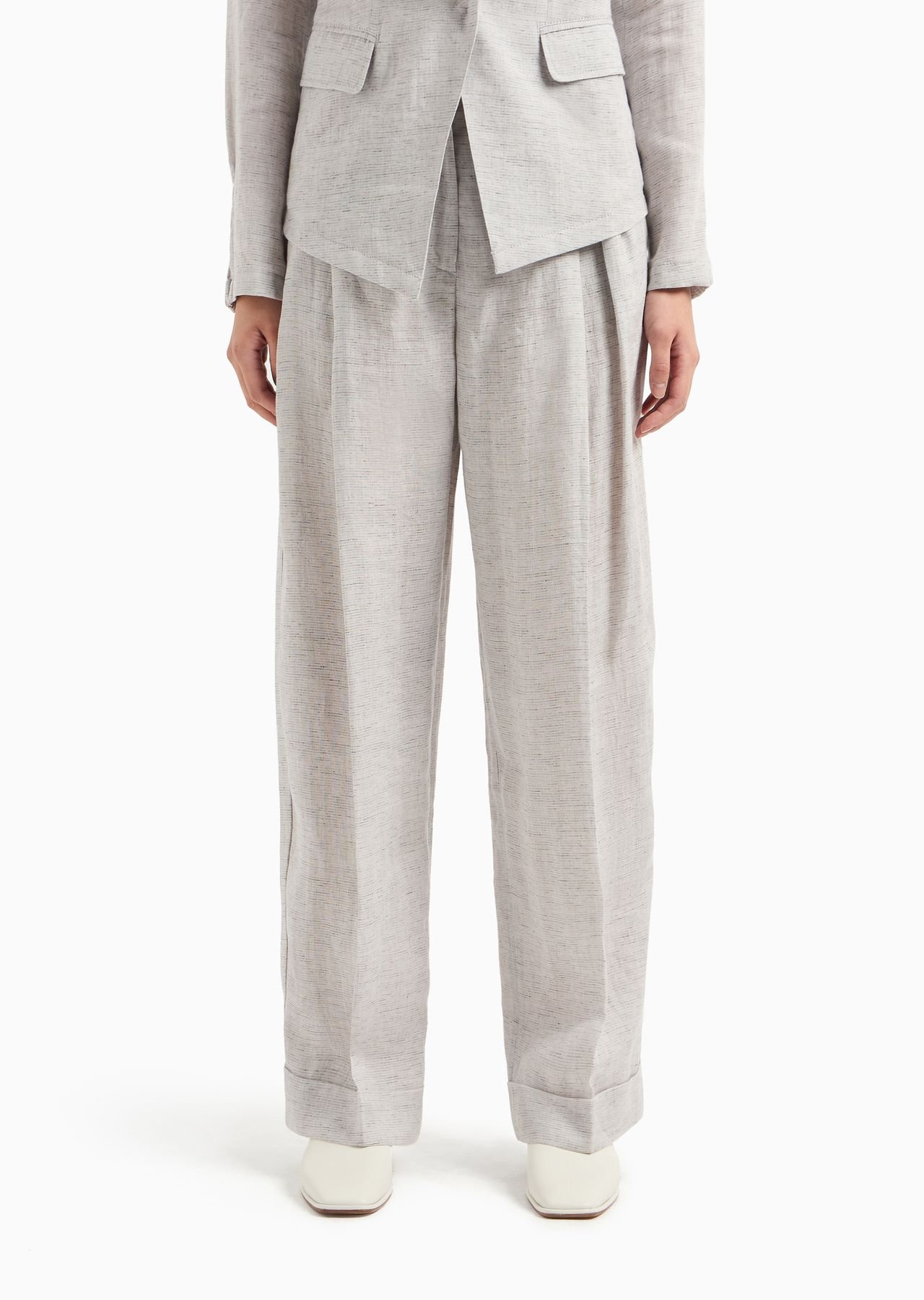 Faded linen trousers with darts and turn-ups - 2