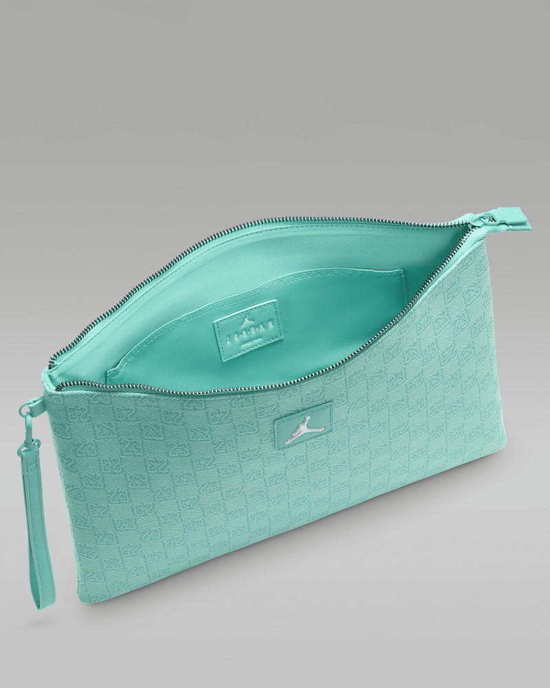 Jordan Monogram Pouch (0.98L) 4