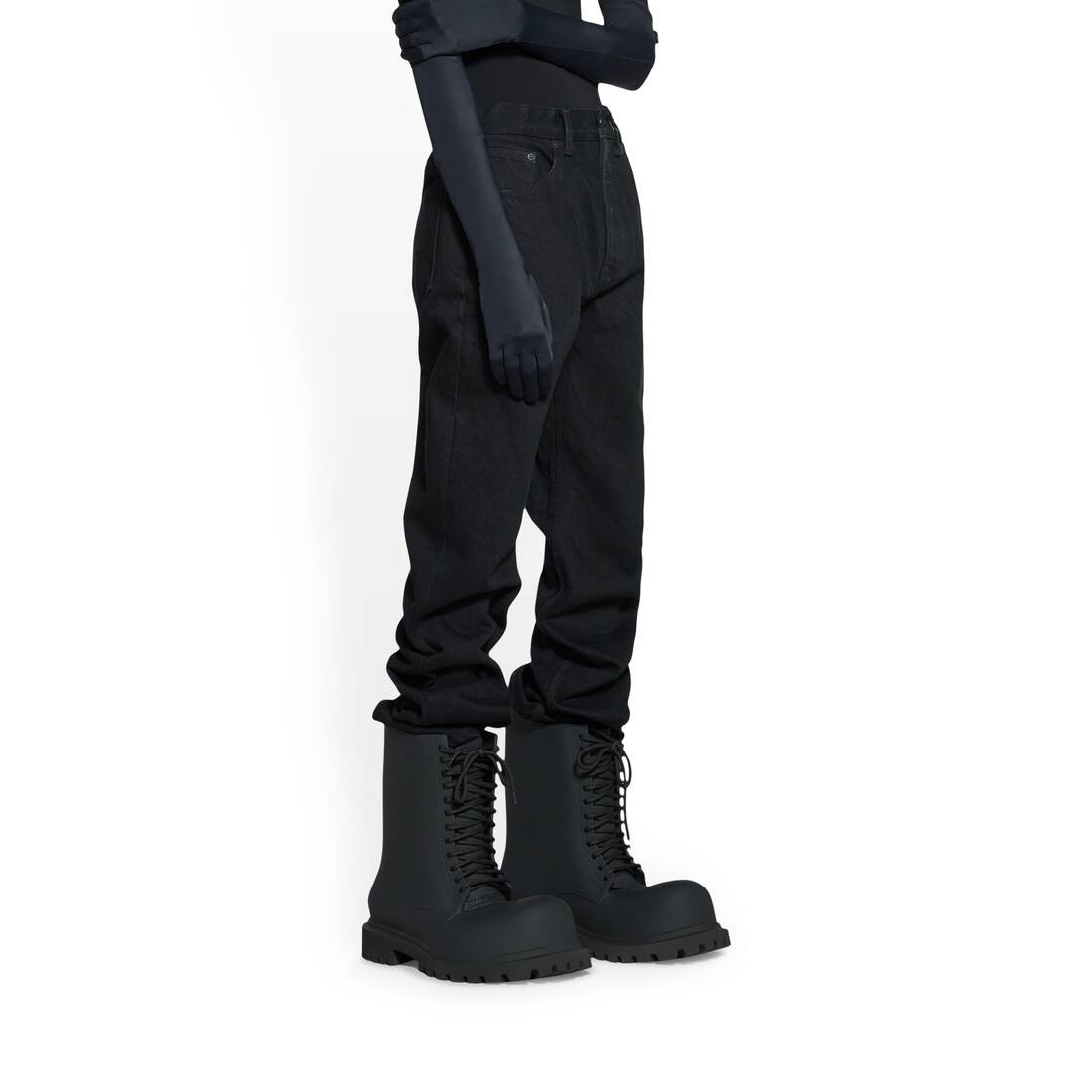 Men's Relaxed Jeans in Black - 5