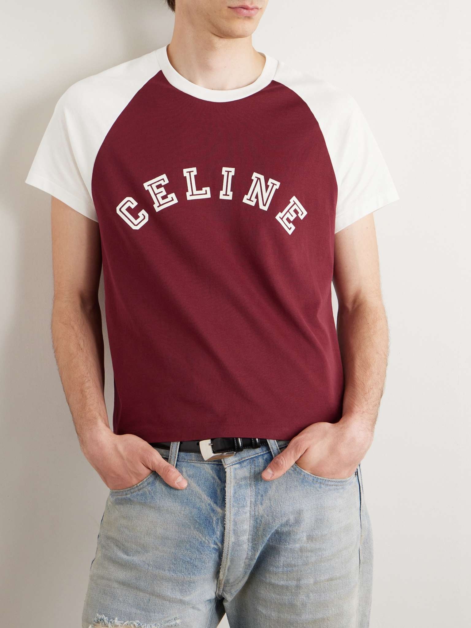 【大人気★】*CELINE* Logo-FlockedTwo-ToneCottonJerseyT-Shirt CELINE Logo-Flocked Two-Tone Cotton-Jersey T-Shirt