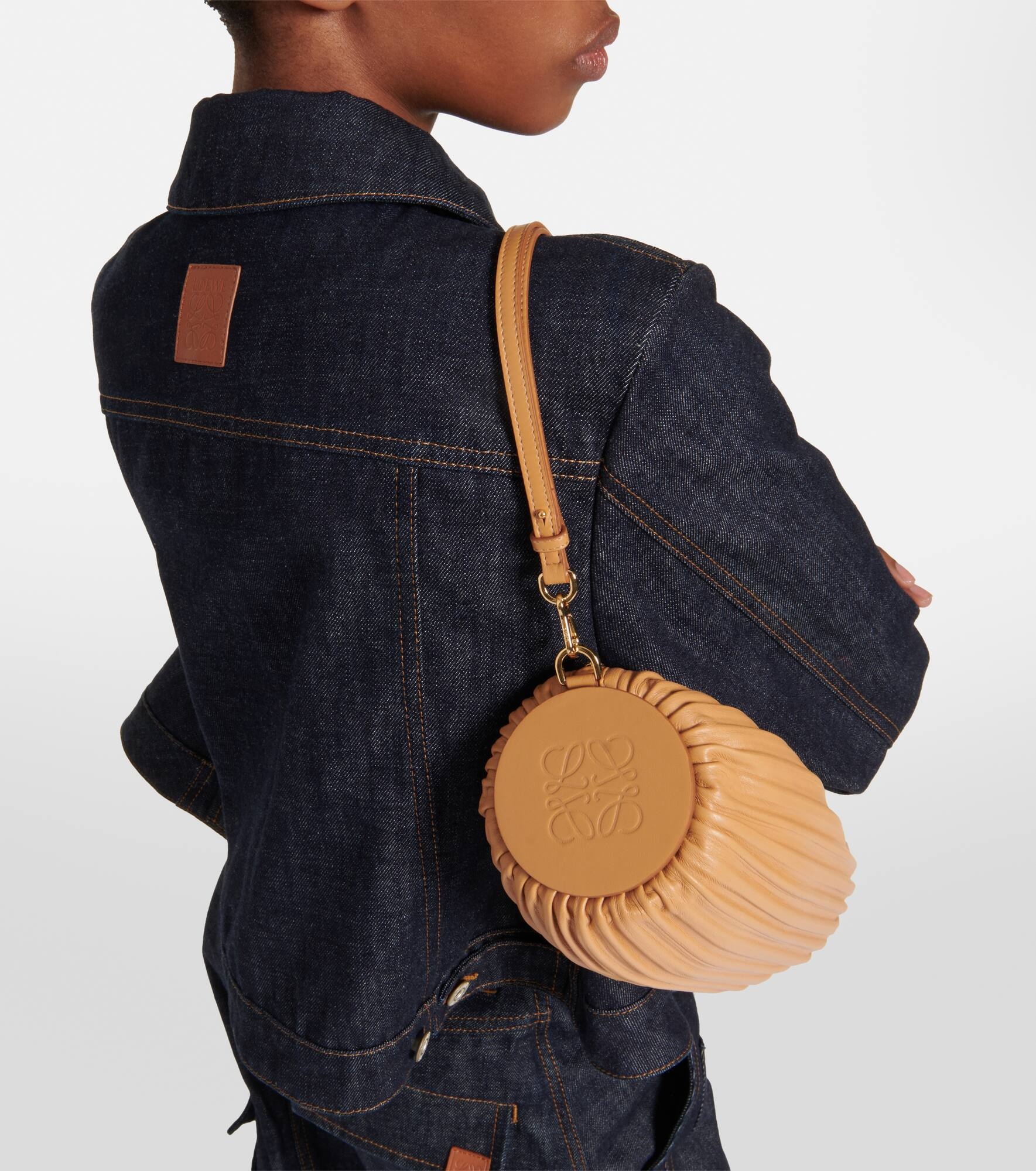 Bracelet pleated leather shoulder bag - 7