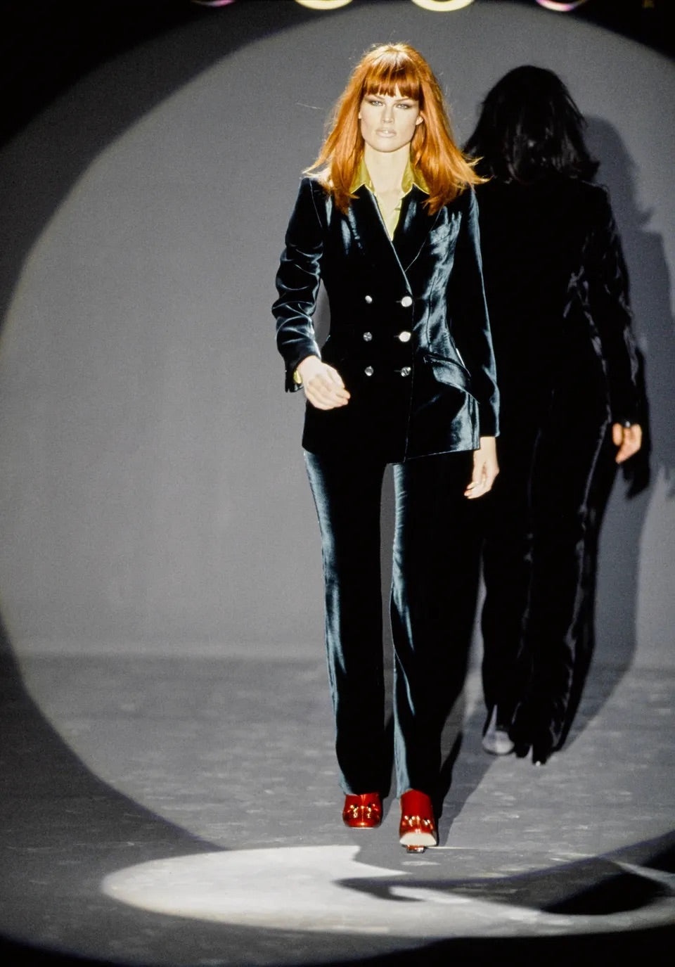 Gucci Fall 1995 Runway Velvet Double-Breasted Blazer 40 - 2